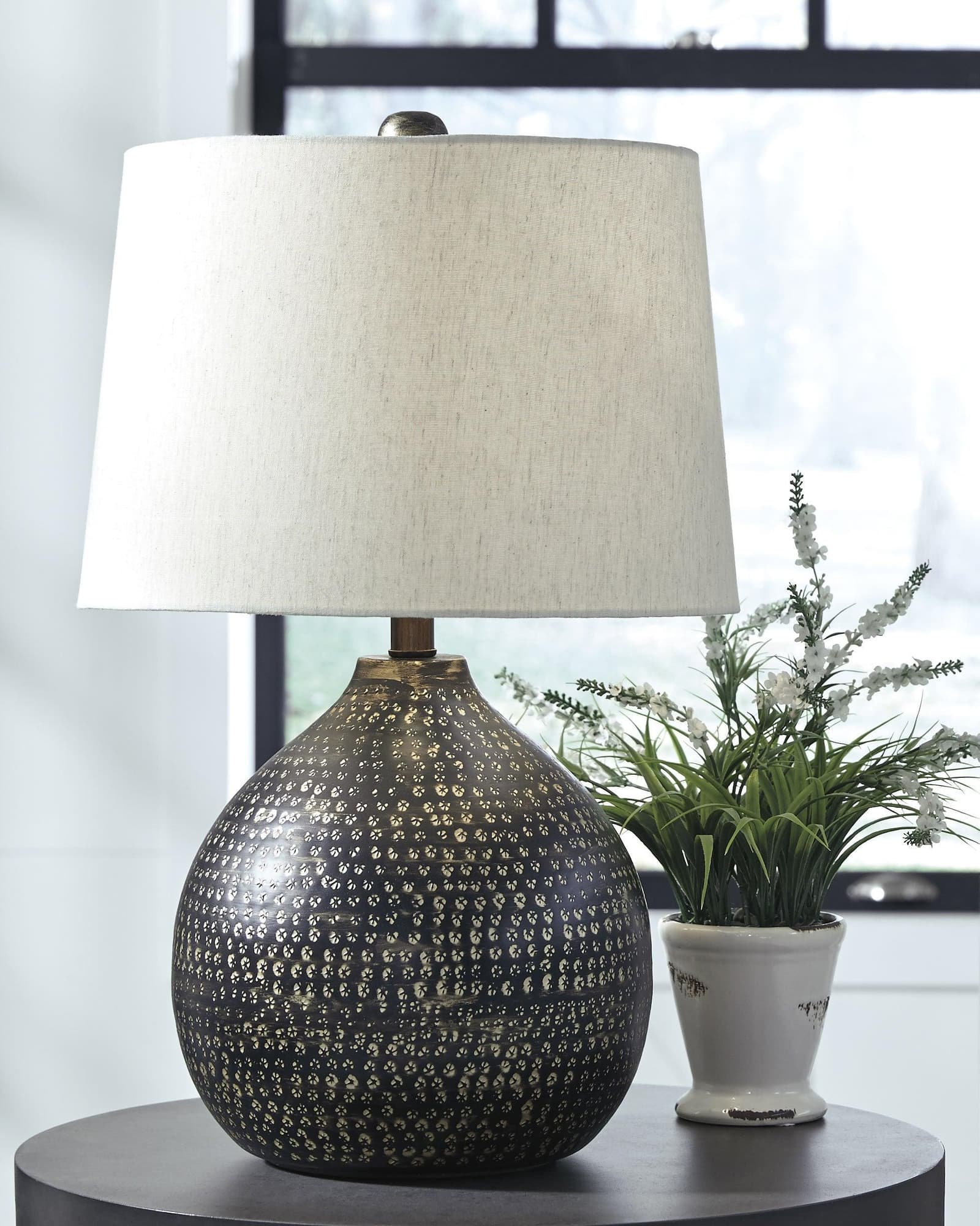Maire Black Gold Finish Table Lamp - Image 1