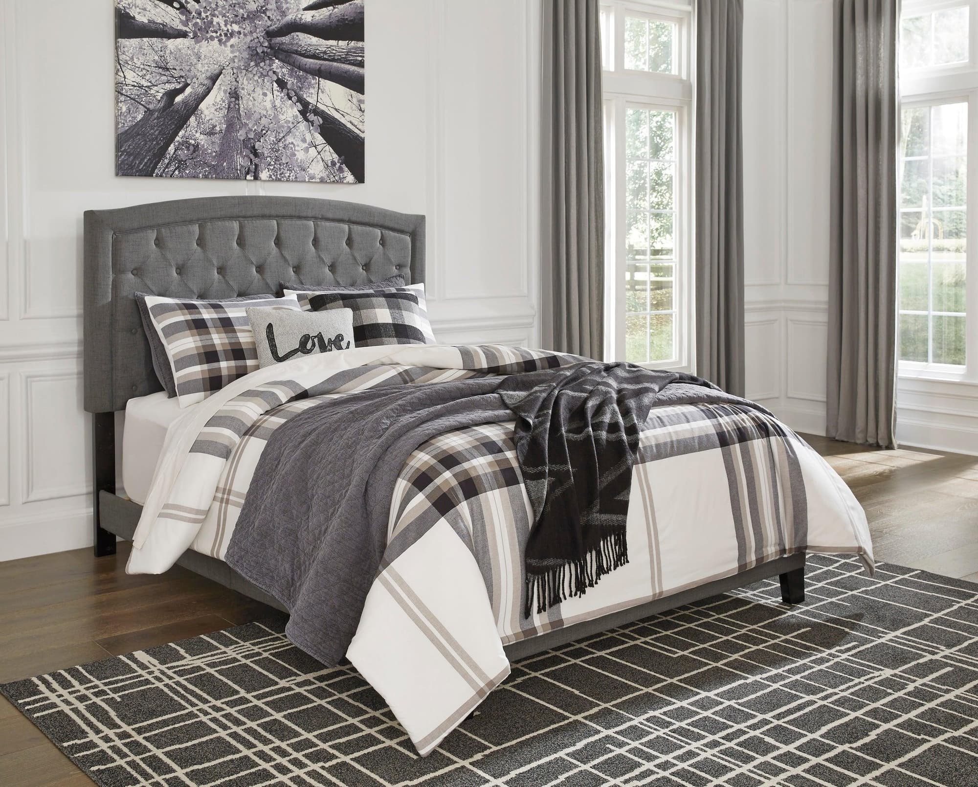 Adelloni Gray Fabric Upholstered Tufted Platform Queen Bed