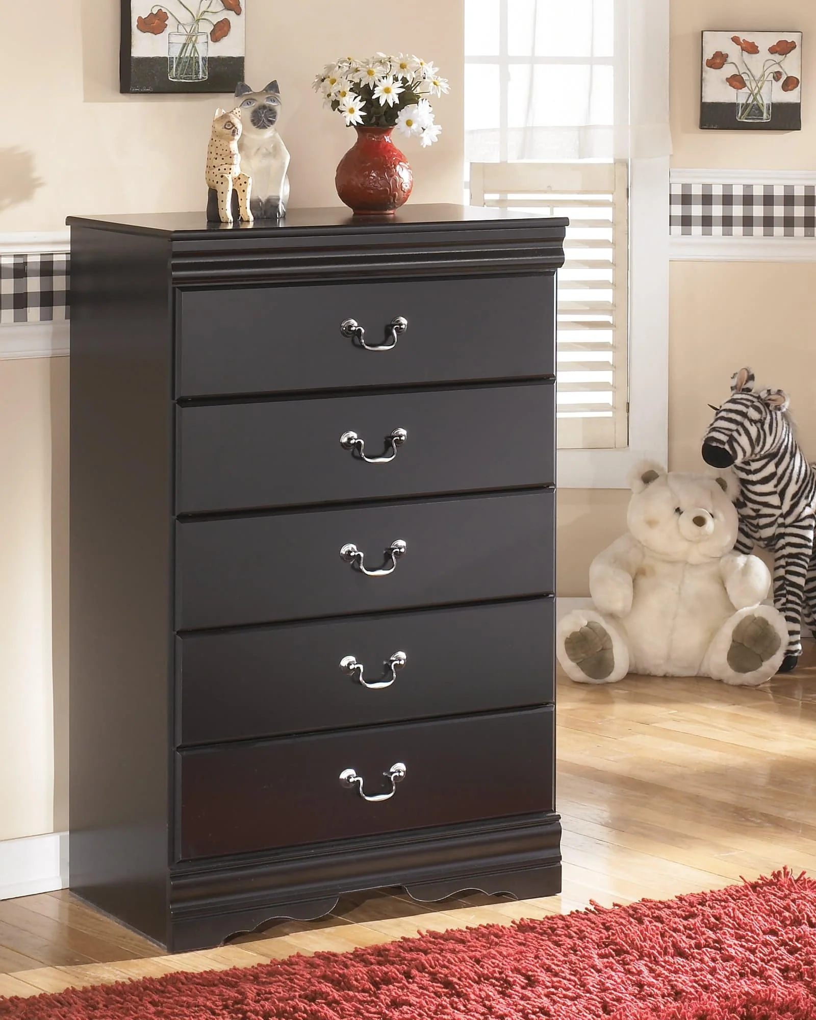 Huey Vineyard Black Chest Of Drawers - Image 1