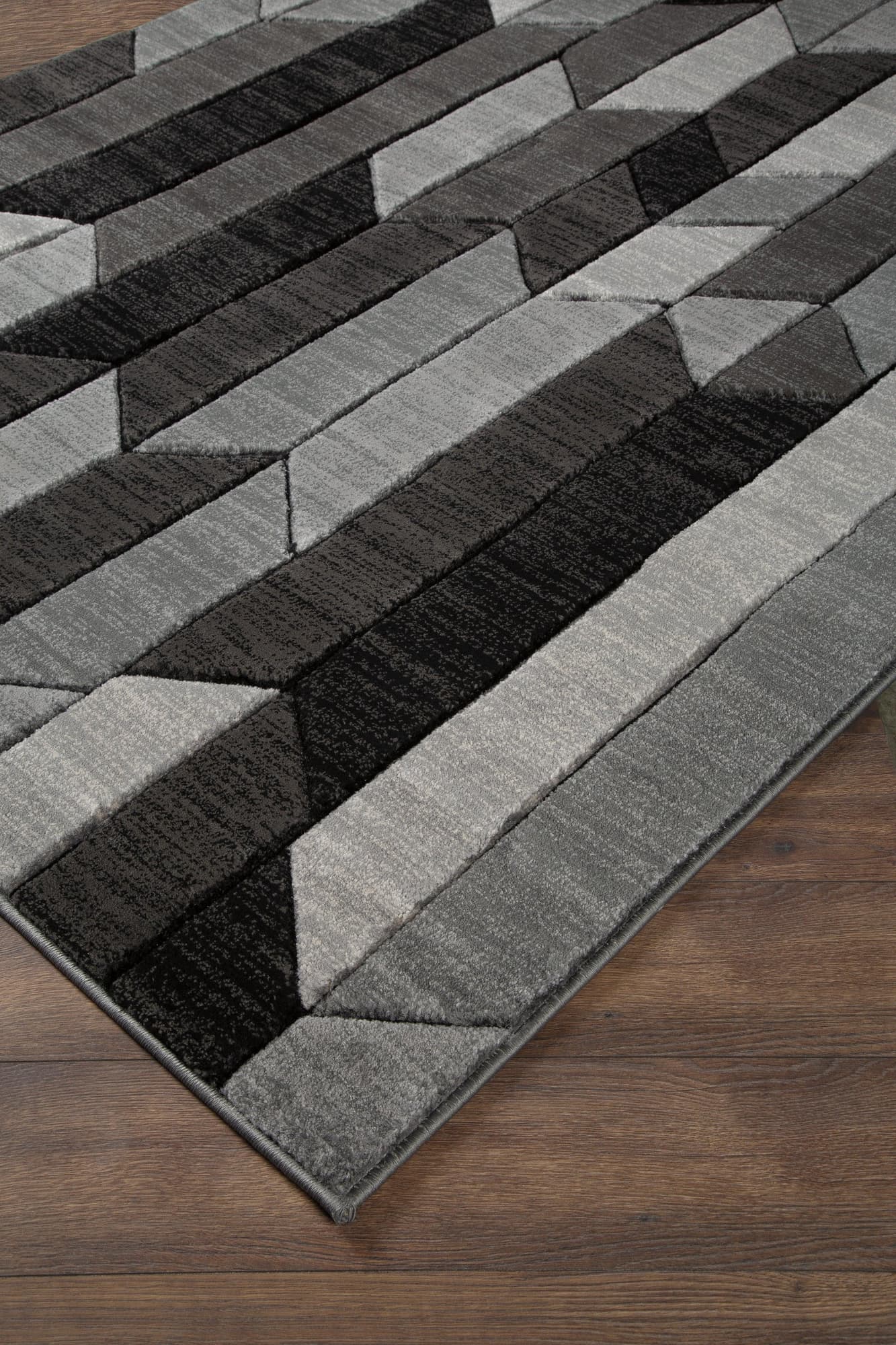 Chayse Black Gray 5′ X 6’7″ Rug