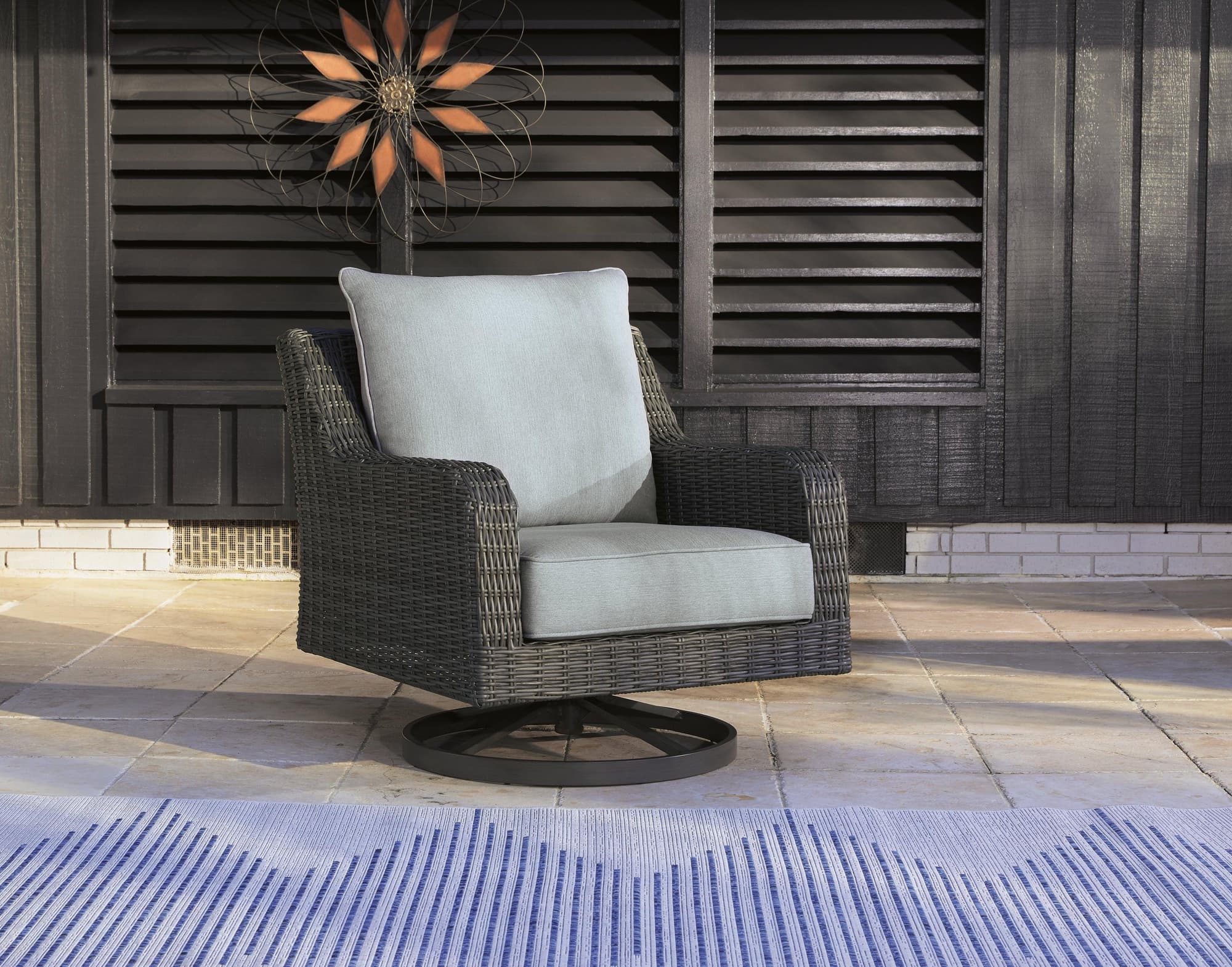 Elite Park Gray Outdoor Swivel Lounge With Cushion
