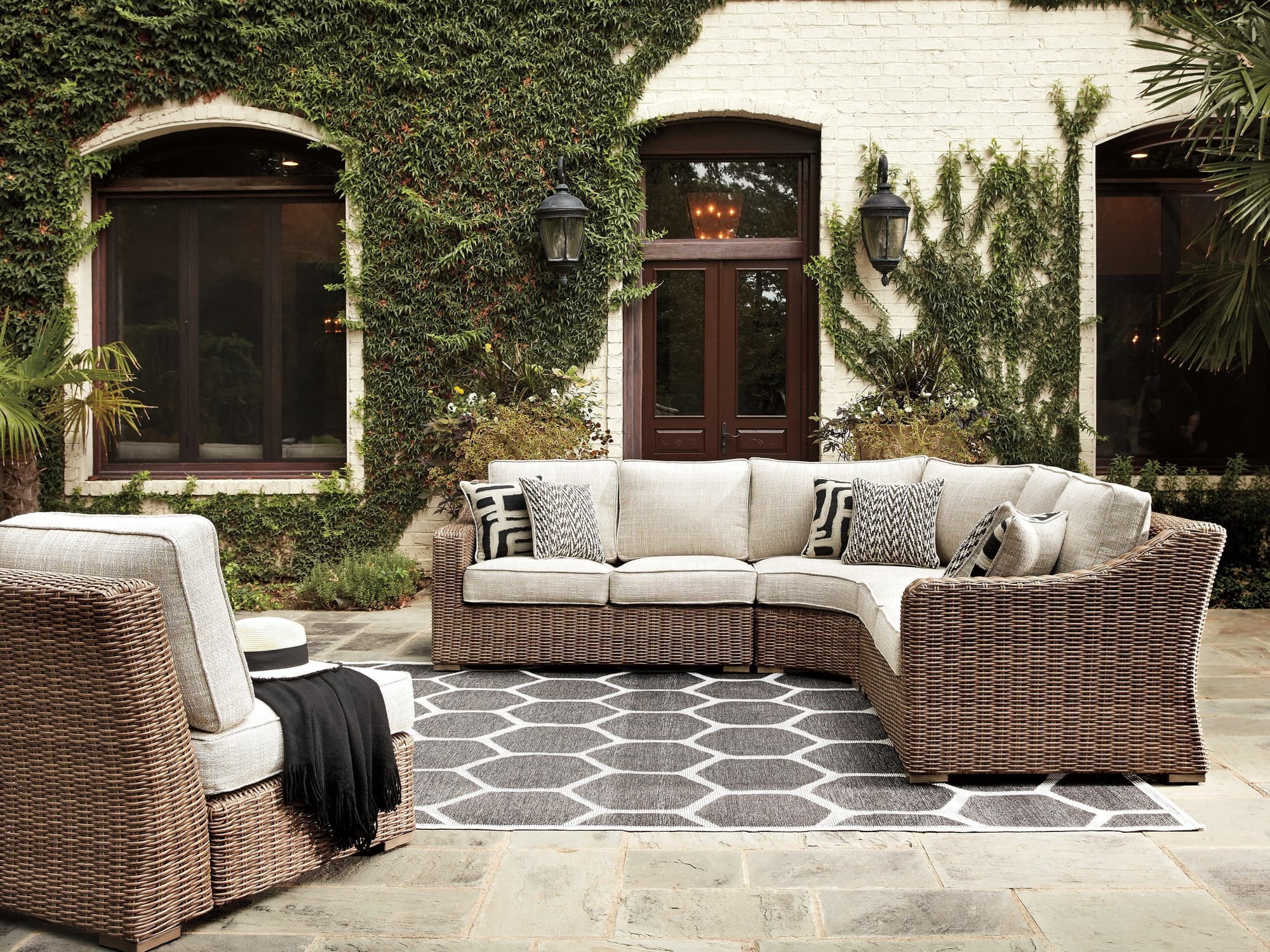 Beachcroft Beige 5-Piece Outdoor Seating Set