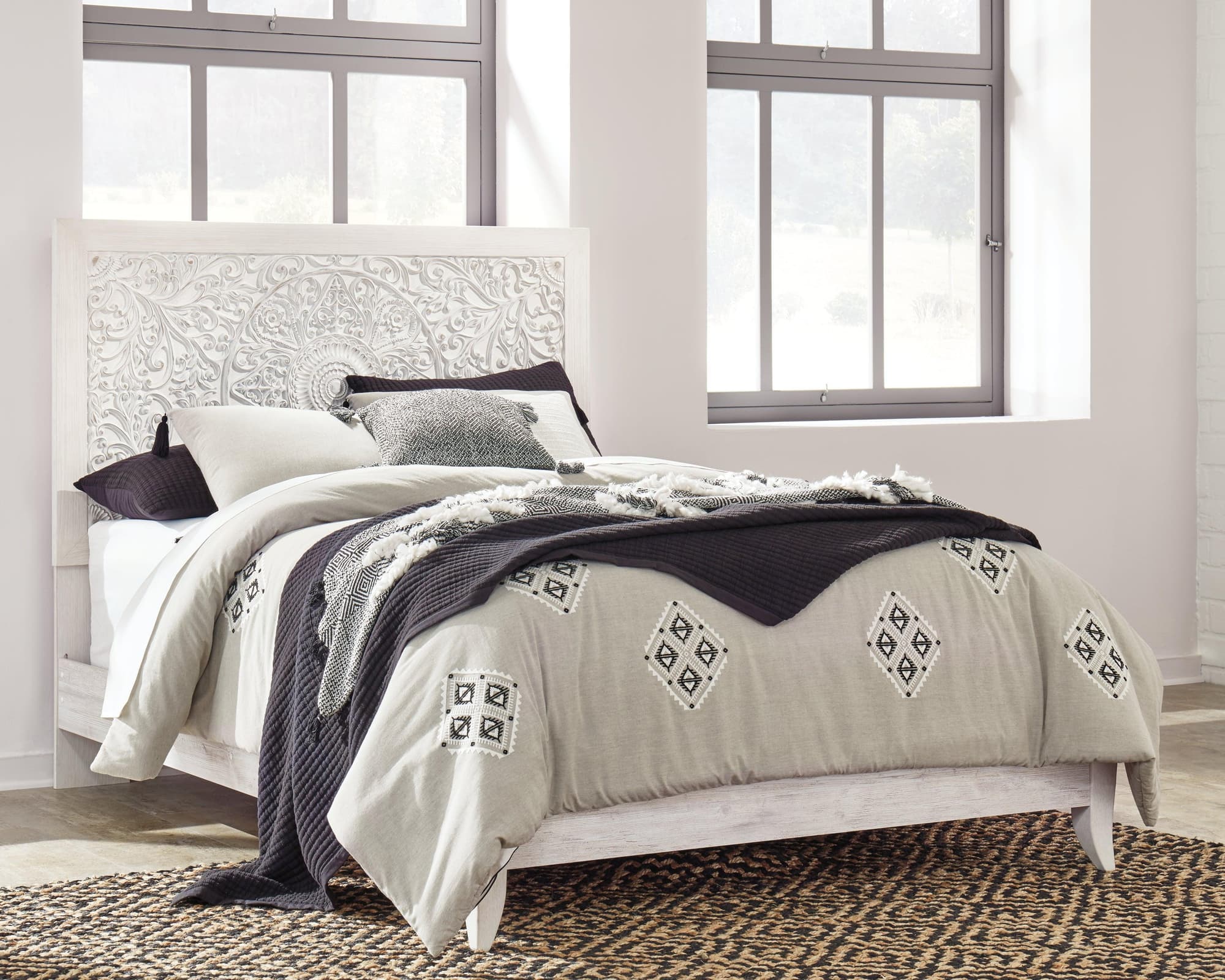 Paxberry Whitewash Queen Panel Bed - Image 1