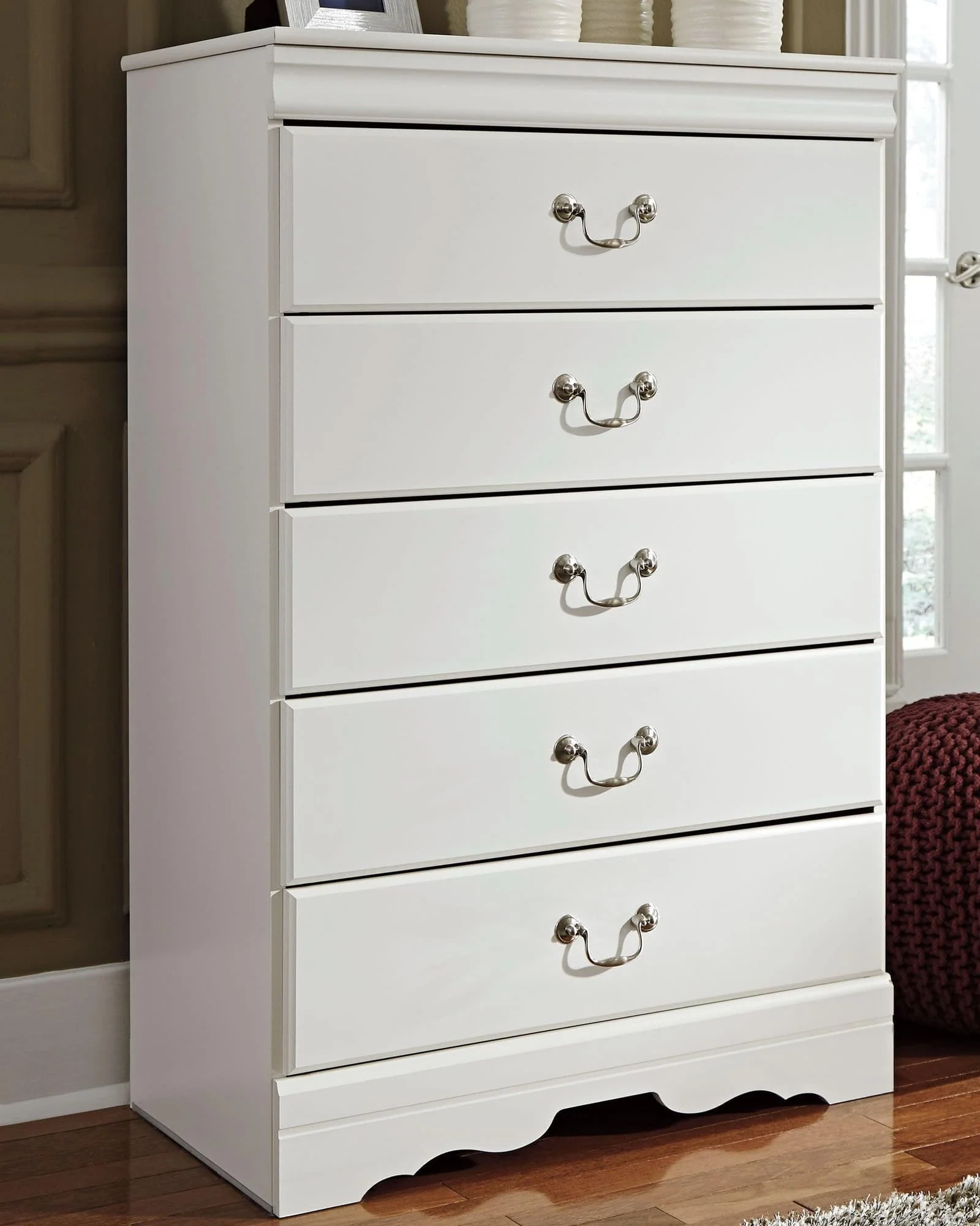 Anarasia White Chest Of Drawers - Image 1