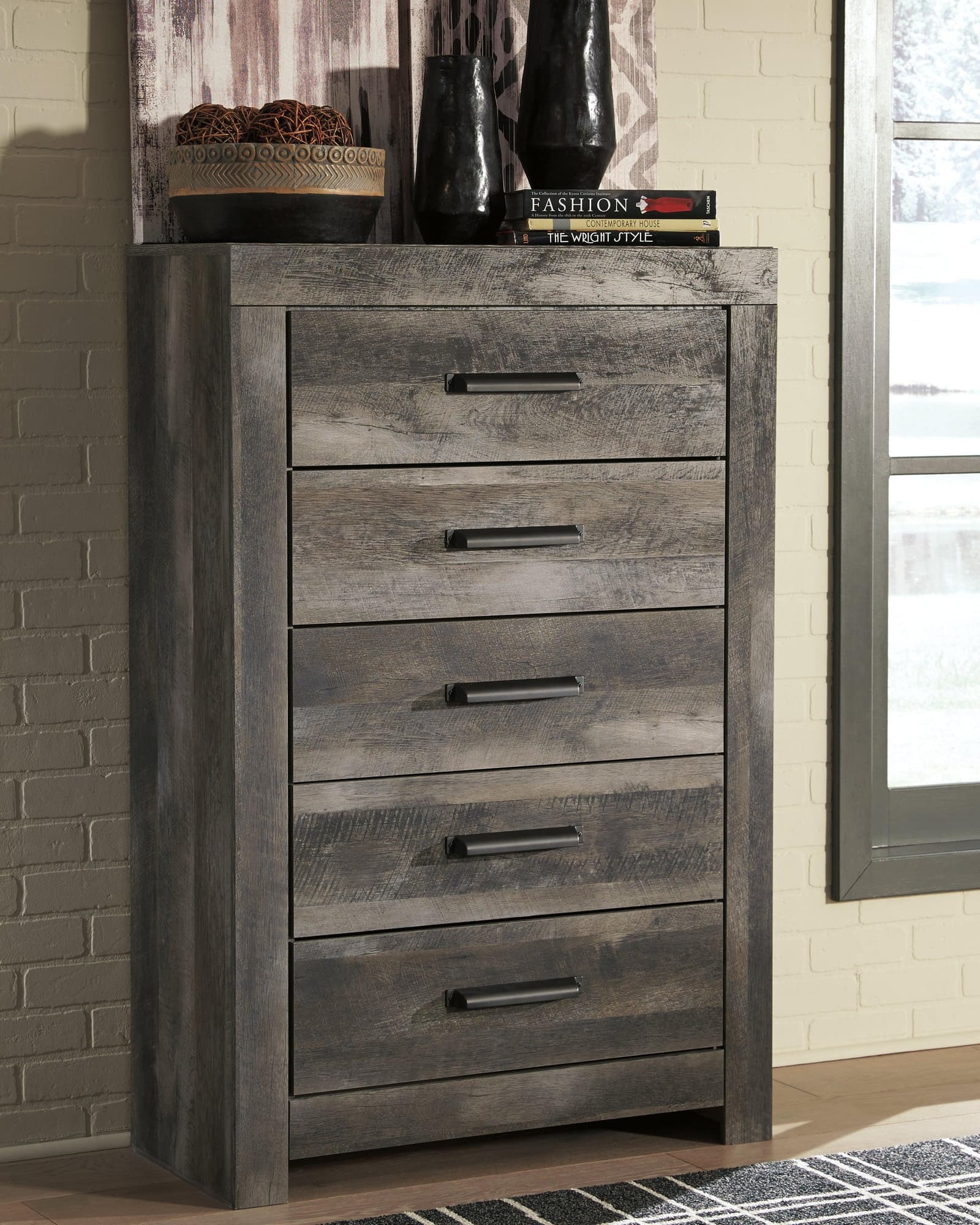 Wynnlow Gray Chest Of Drawers - Image 1
