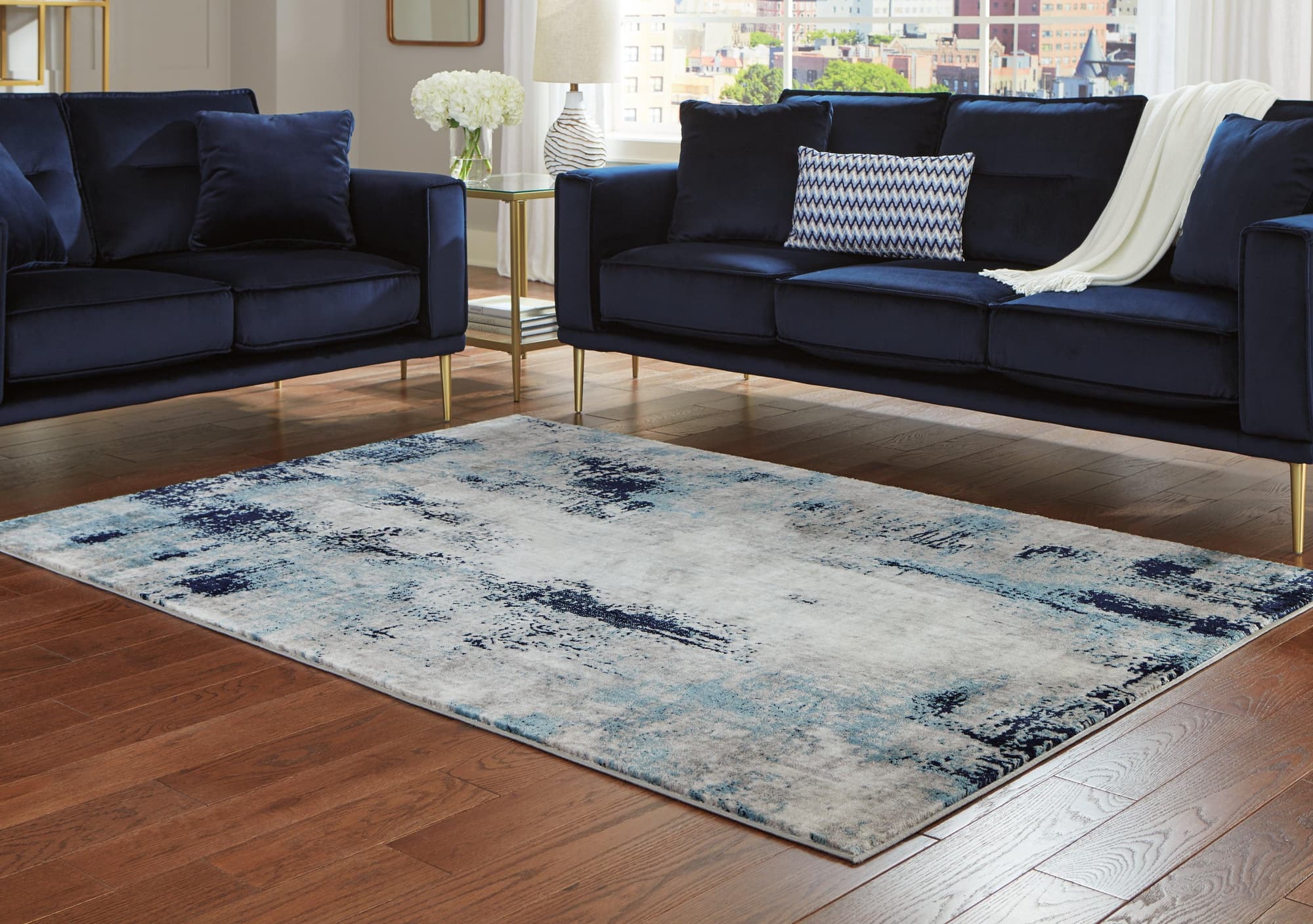 Leonelle White Blue Gray 7’10” X 10′ Rug