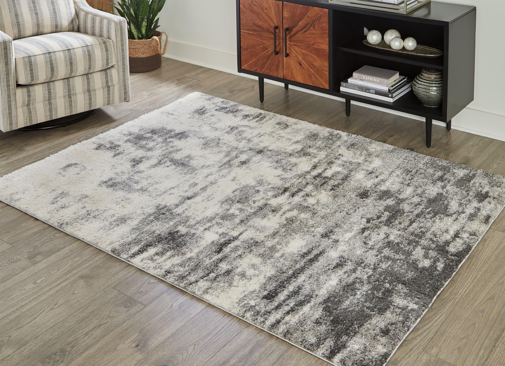 Gerdie Cream Gray 7’10” X 10′ Rug