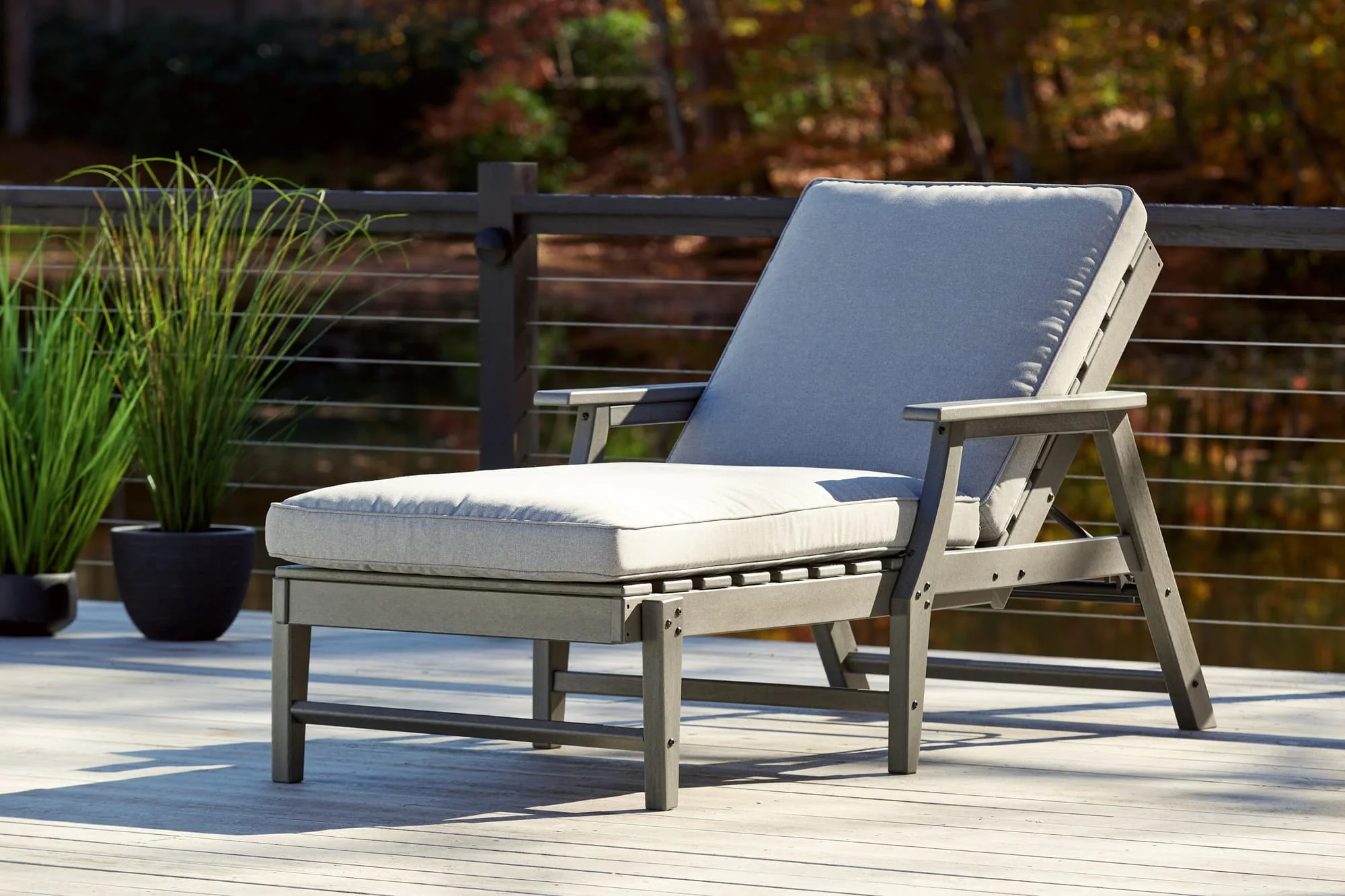 Visola Gray Chaise Lounge With Cushion