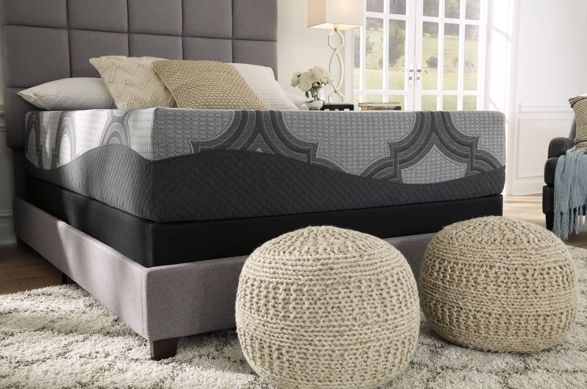 M628 12" Gel Memory Foam Hybrid King Mattress - Image 1