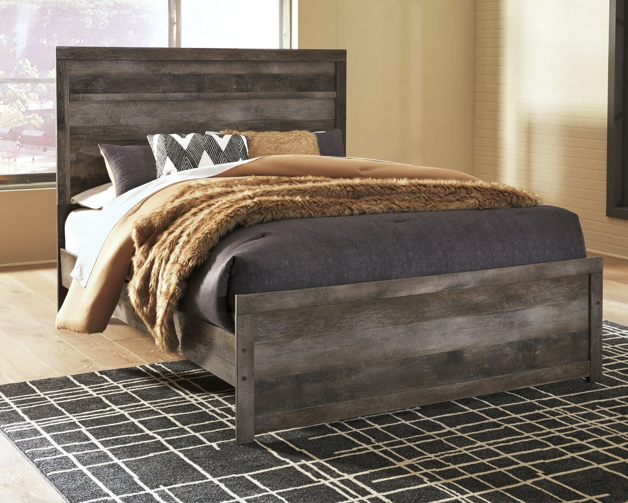 Wynnlow Gray Queen Panel Bed - Image 1