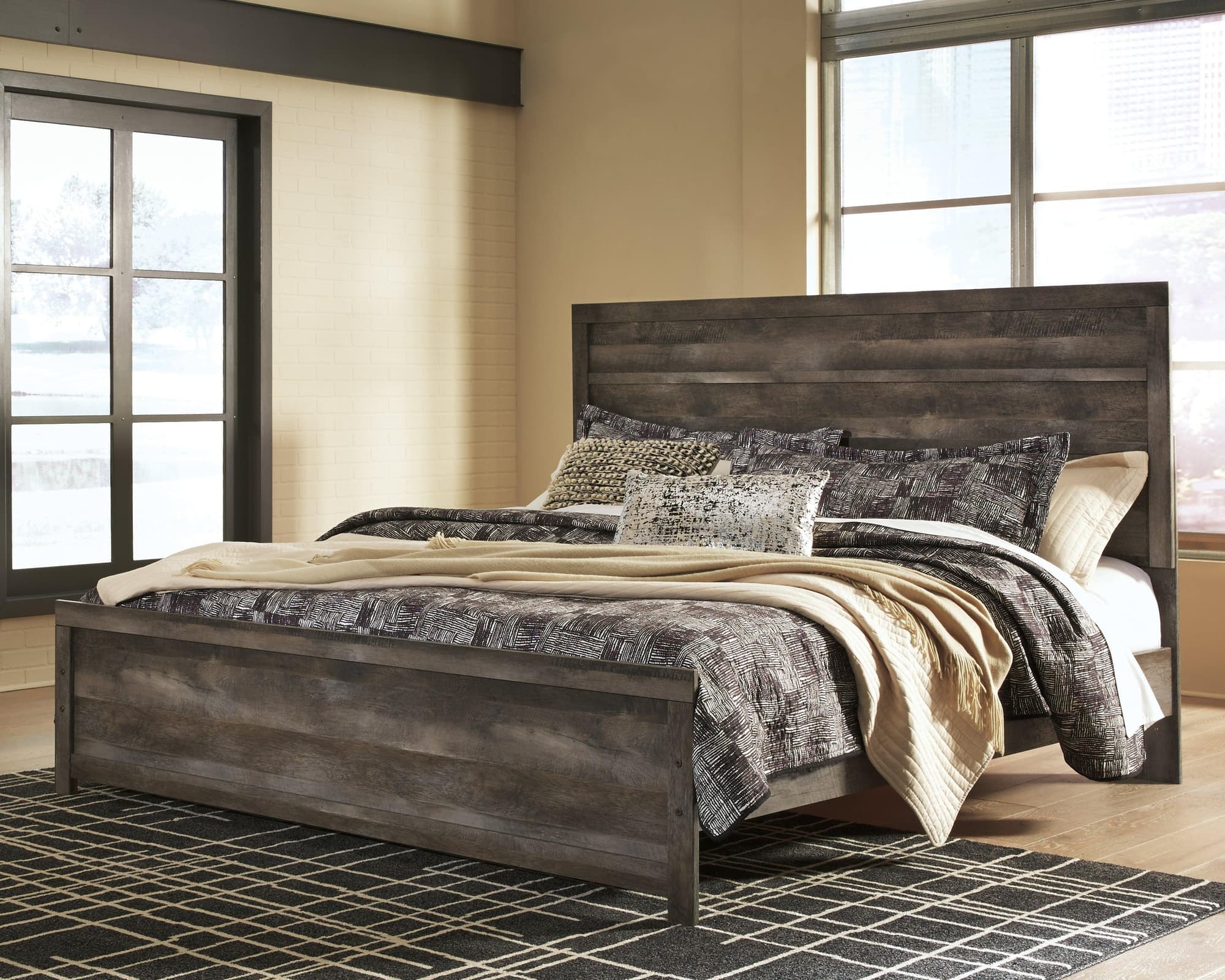 Wynnlow Gray King Panel Bed - Image 1