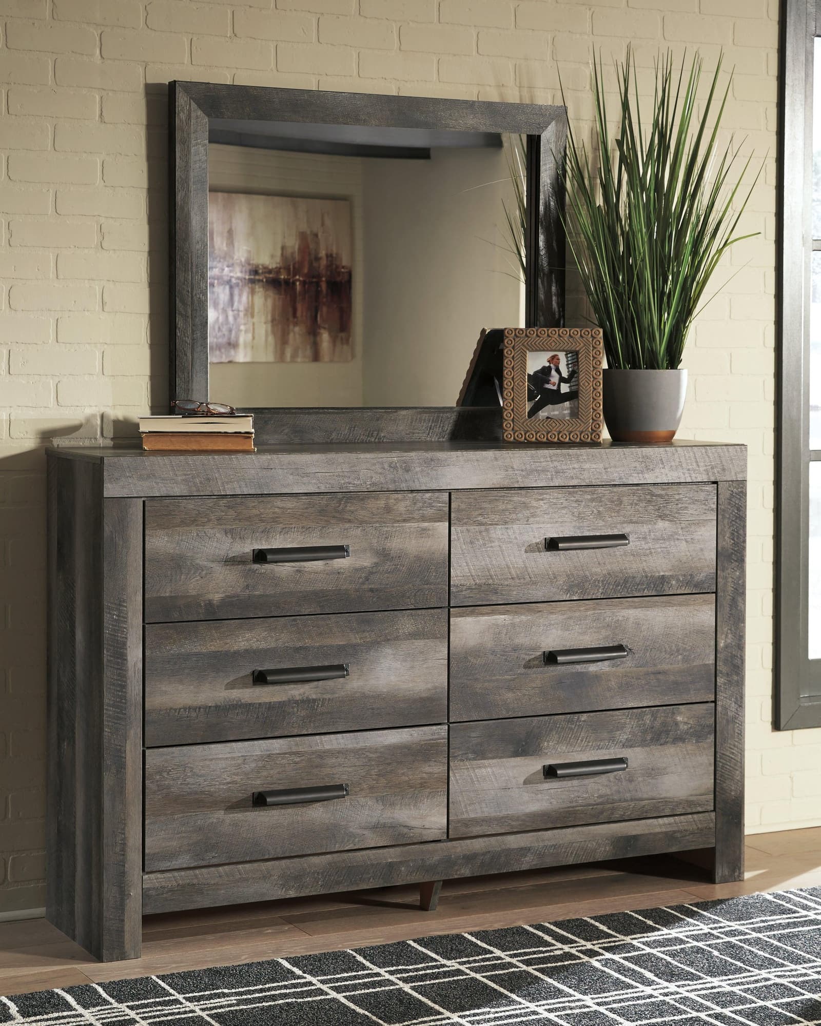 Wynnlow Gray Dresser And Mirror - Image 1