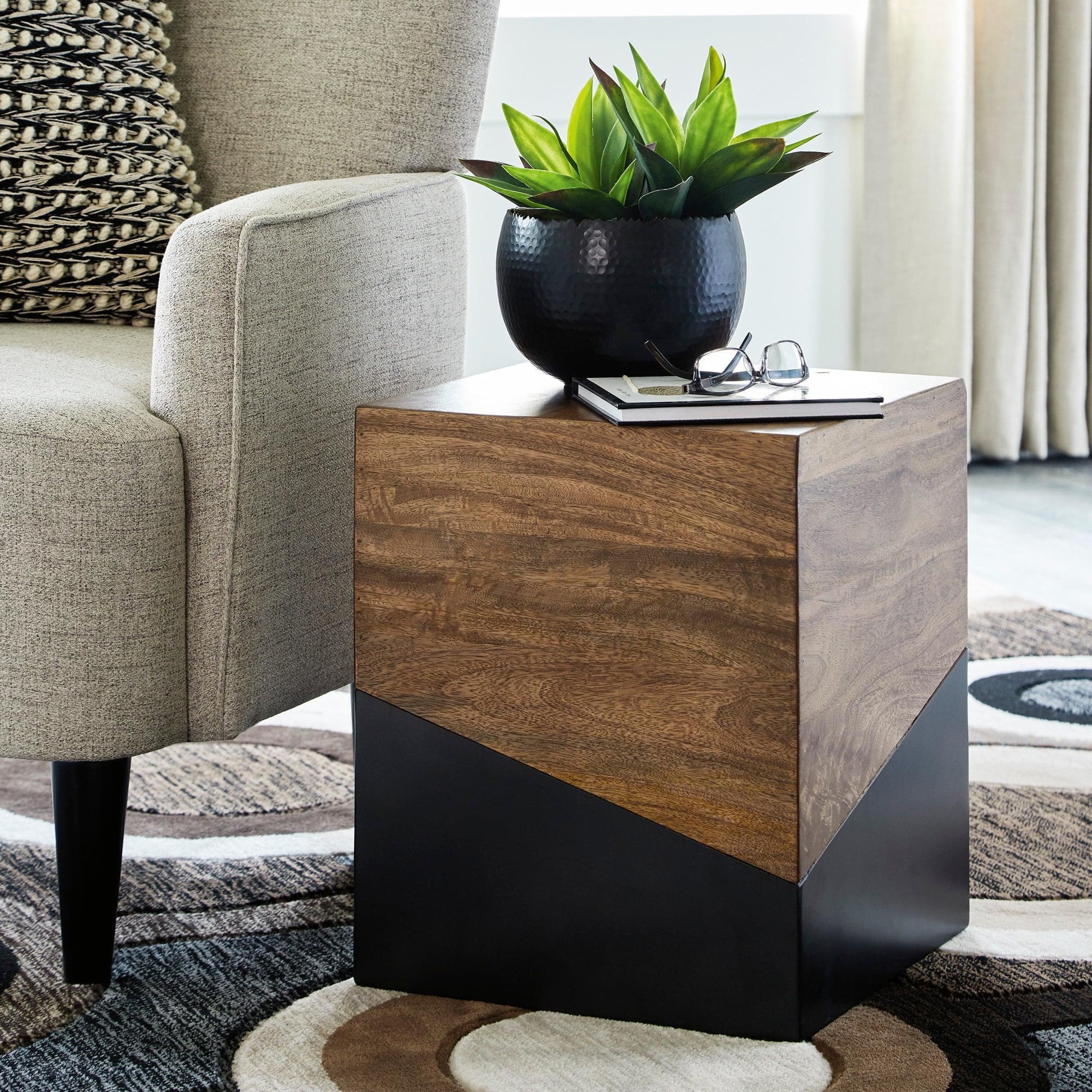 Trailbend Accent Table - Image 1