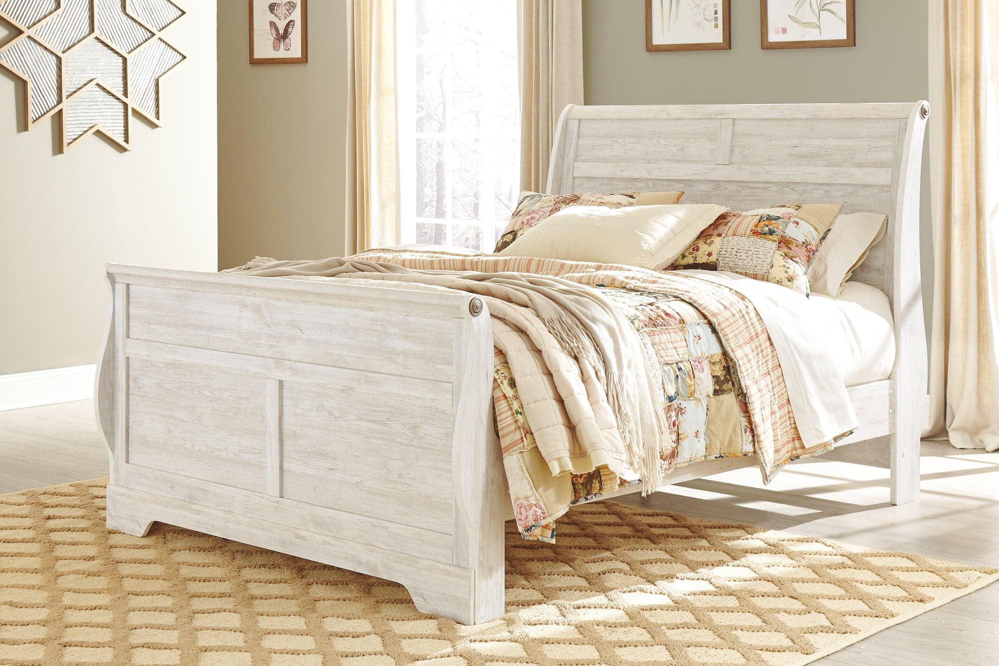 Willowton Whitewash Queen Sleigh Bed - Image 1