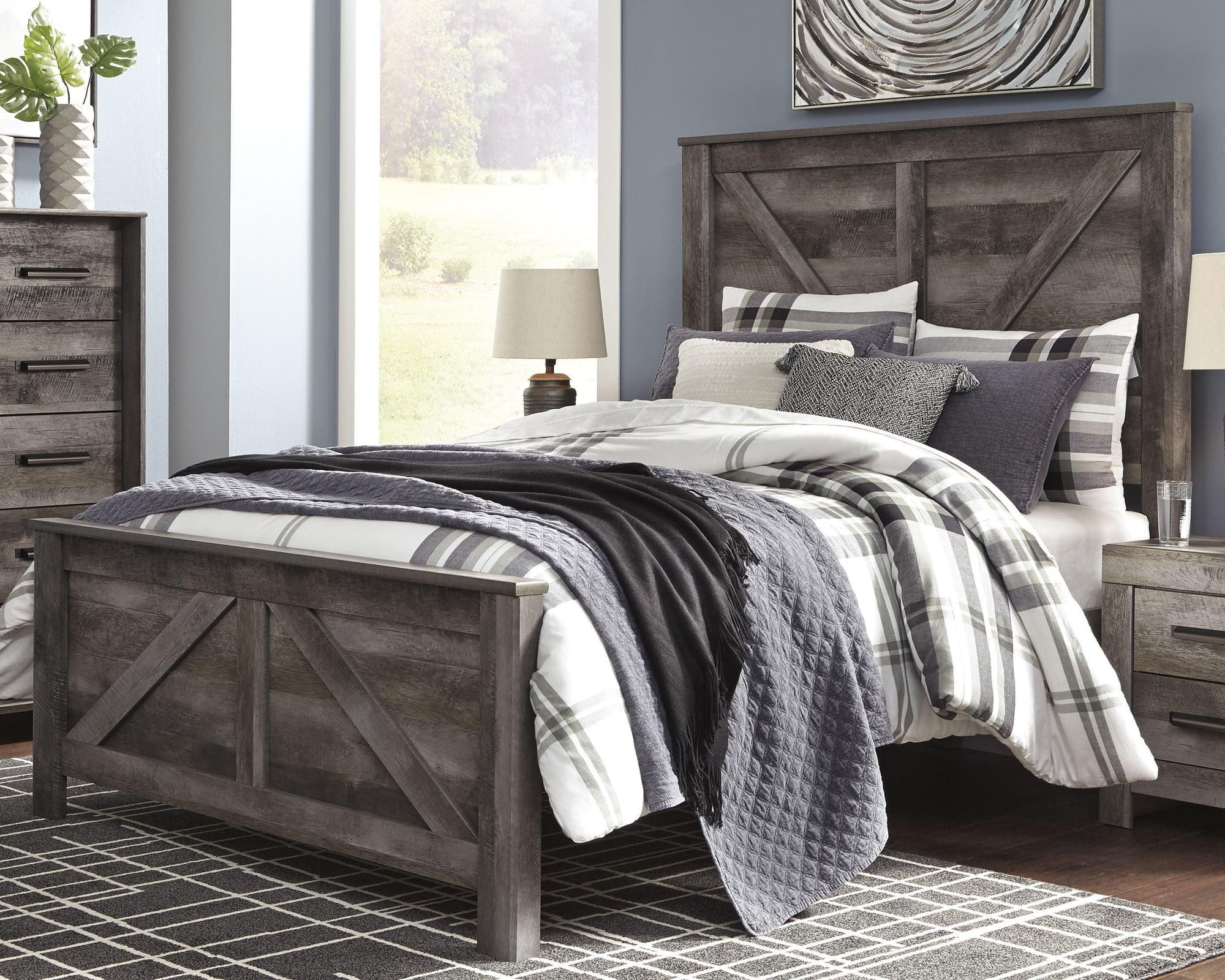 Wynnlow Gray Queen Crossbuck Panel Bed - Image 1