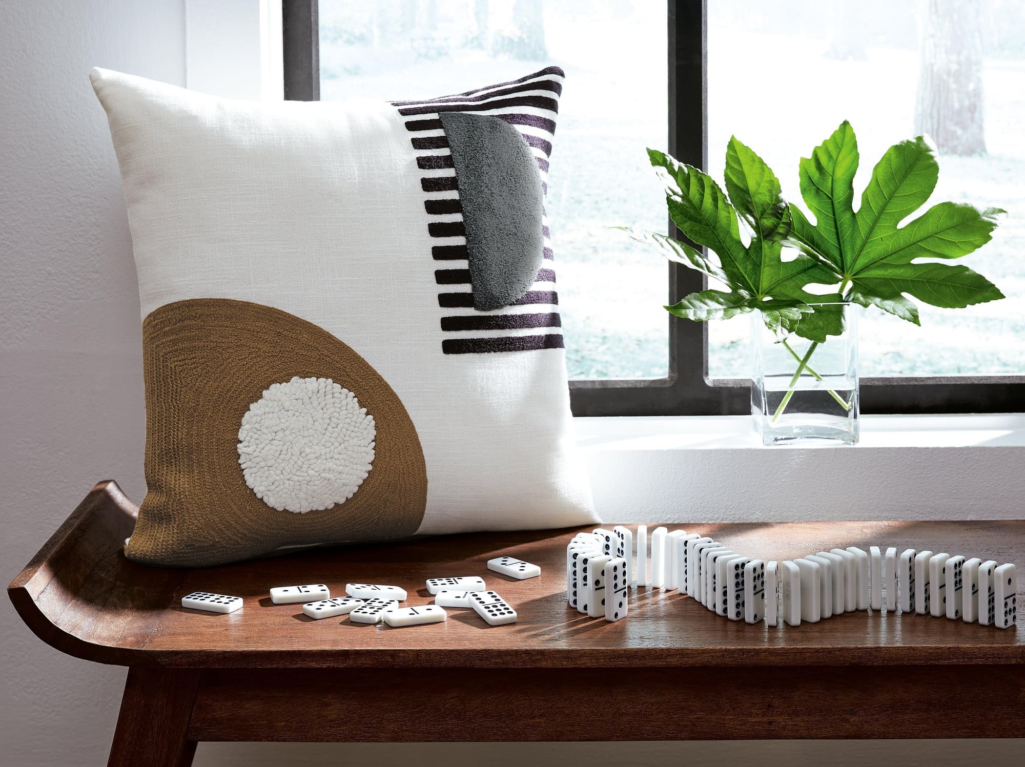 Longsum Black White Honey Pillow (Set of 4) - Image 1