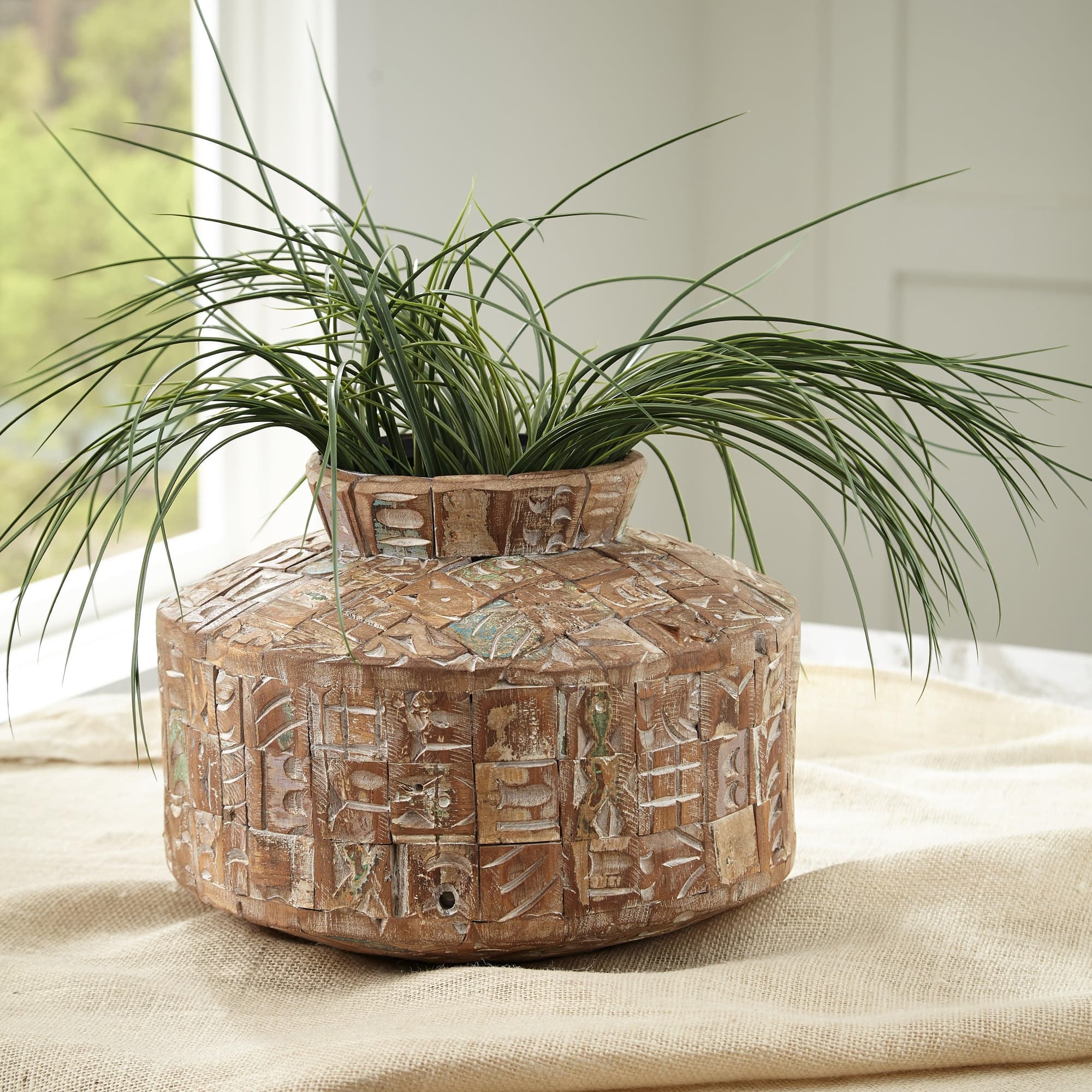 Meltland Natural Black Vase - Image 1