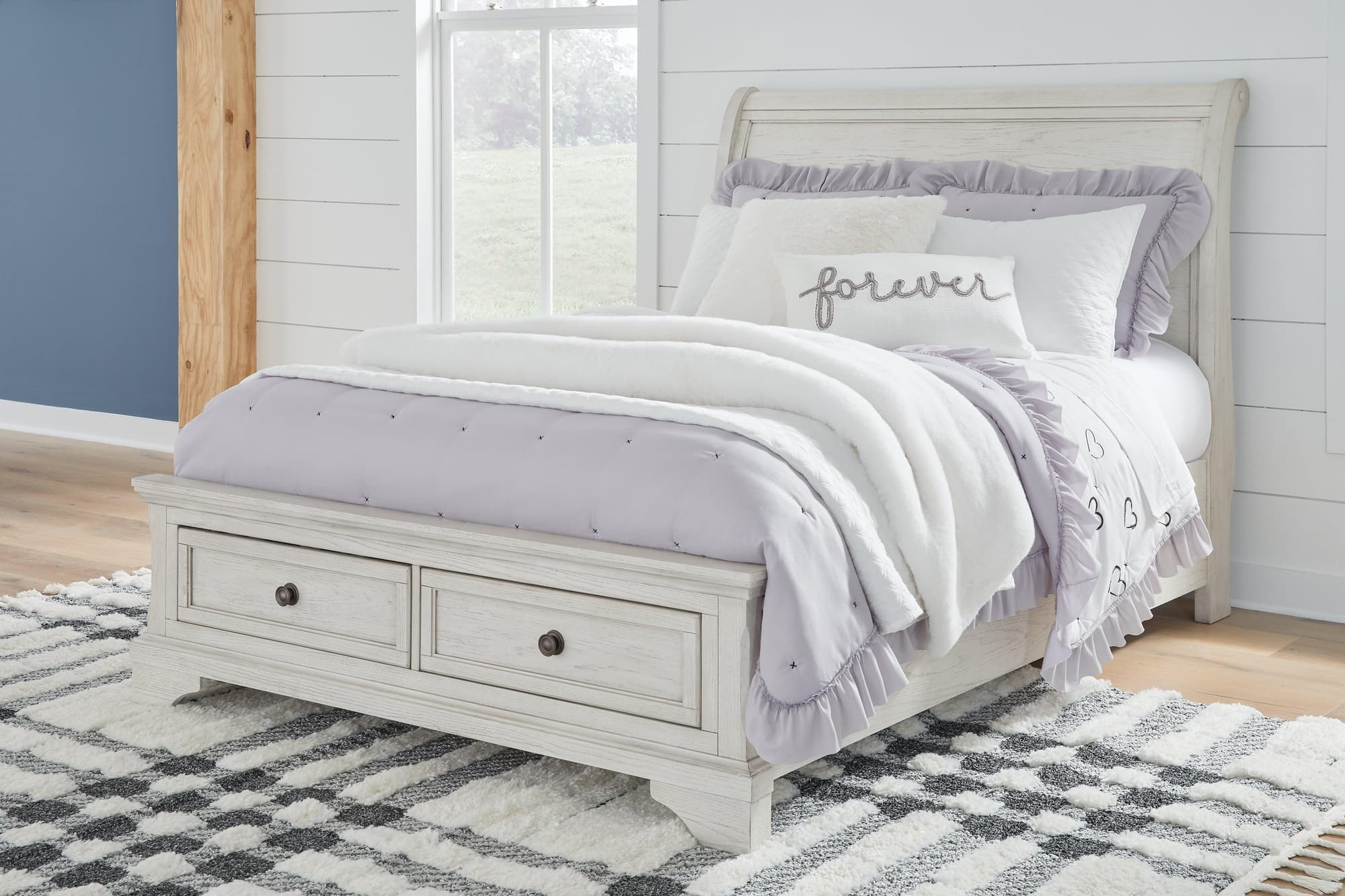 Robbinsdale Antique White Full Sleigh Storage Bed - Image 1
