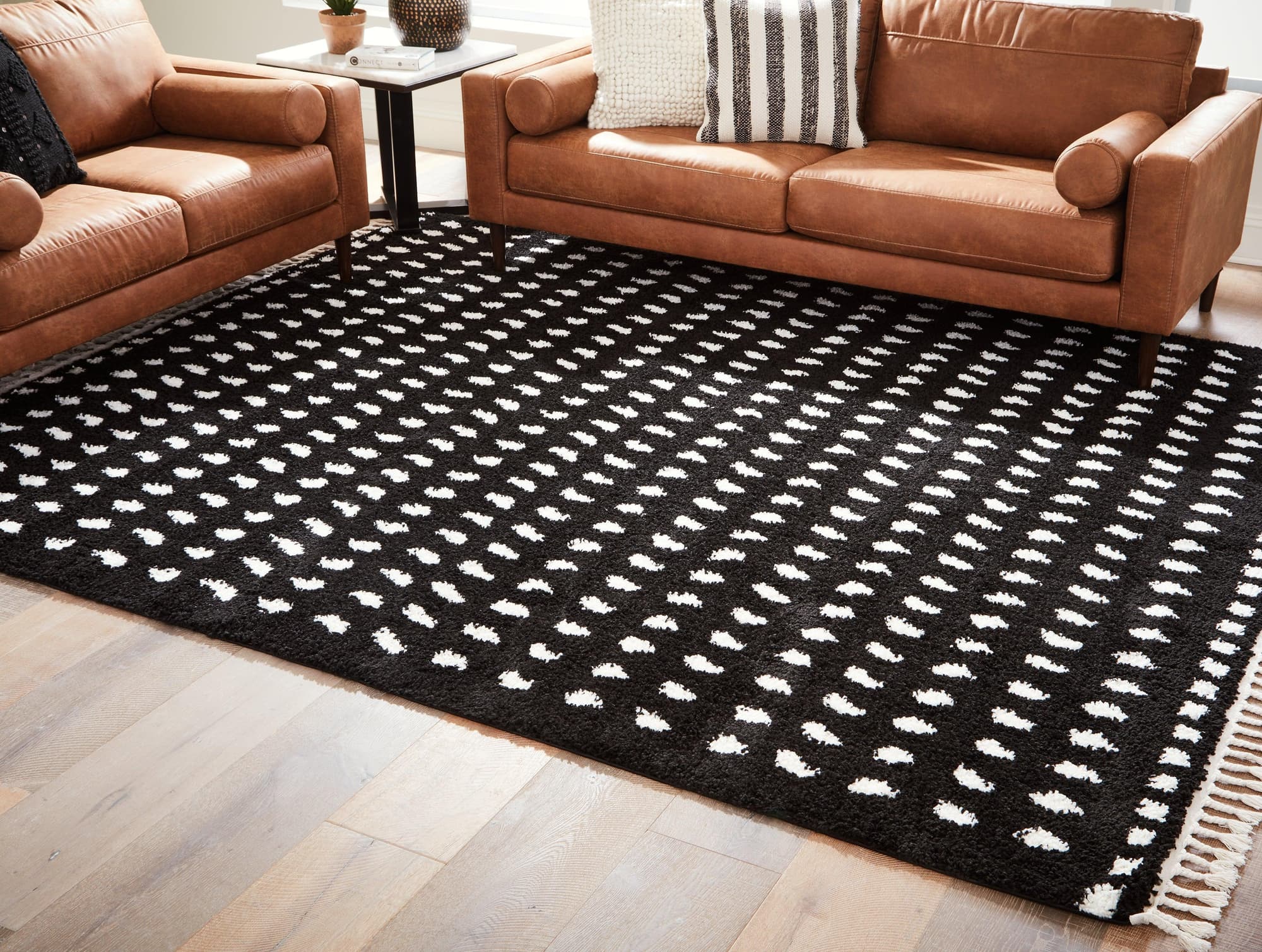 Minston Black White 5' X 7' Rug - Image 1