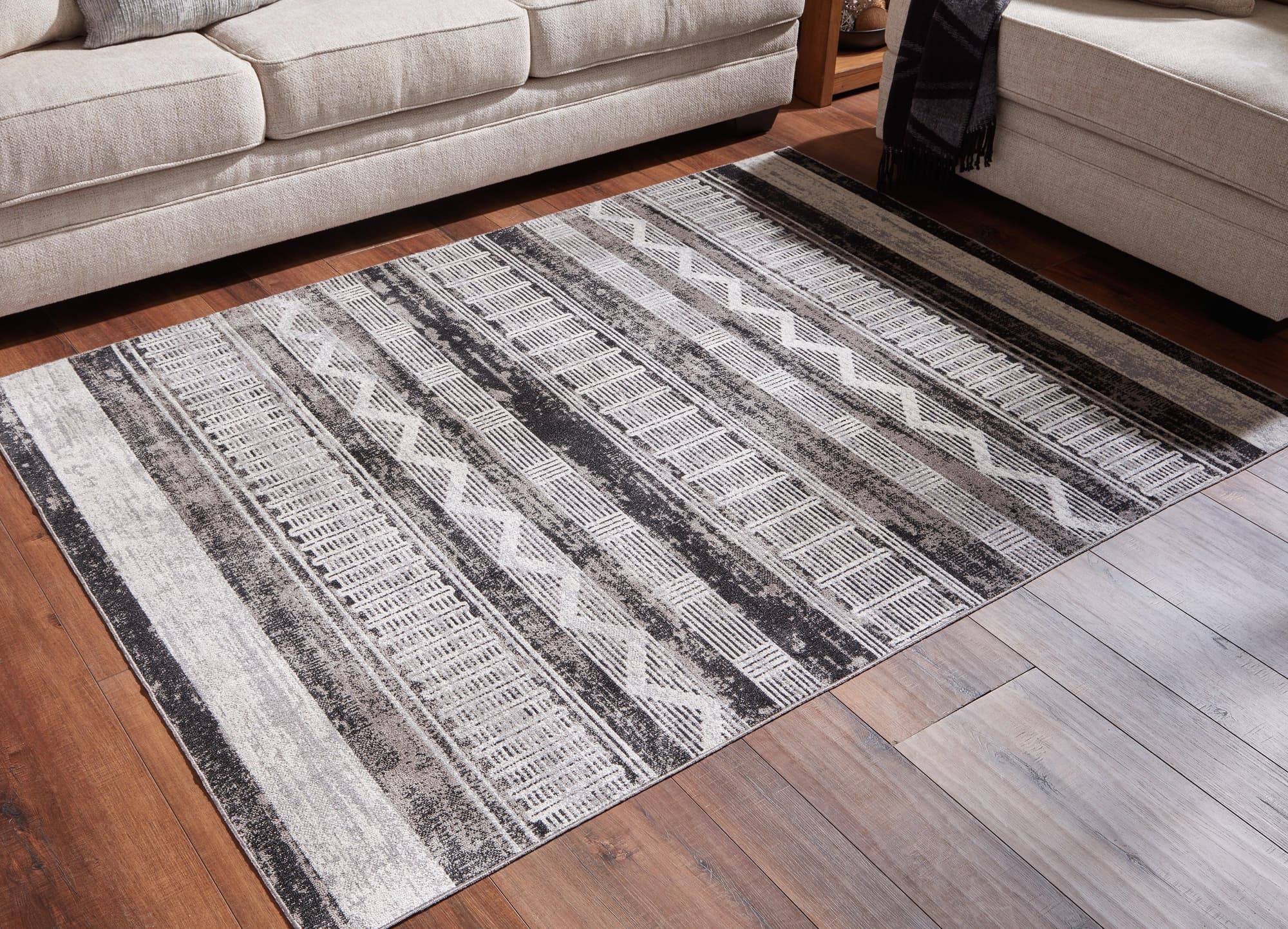 Henchester Multi 5' X 7' Rug - Image 1