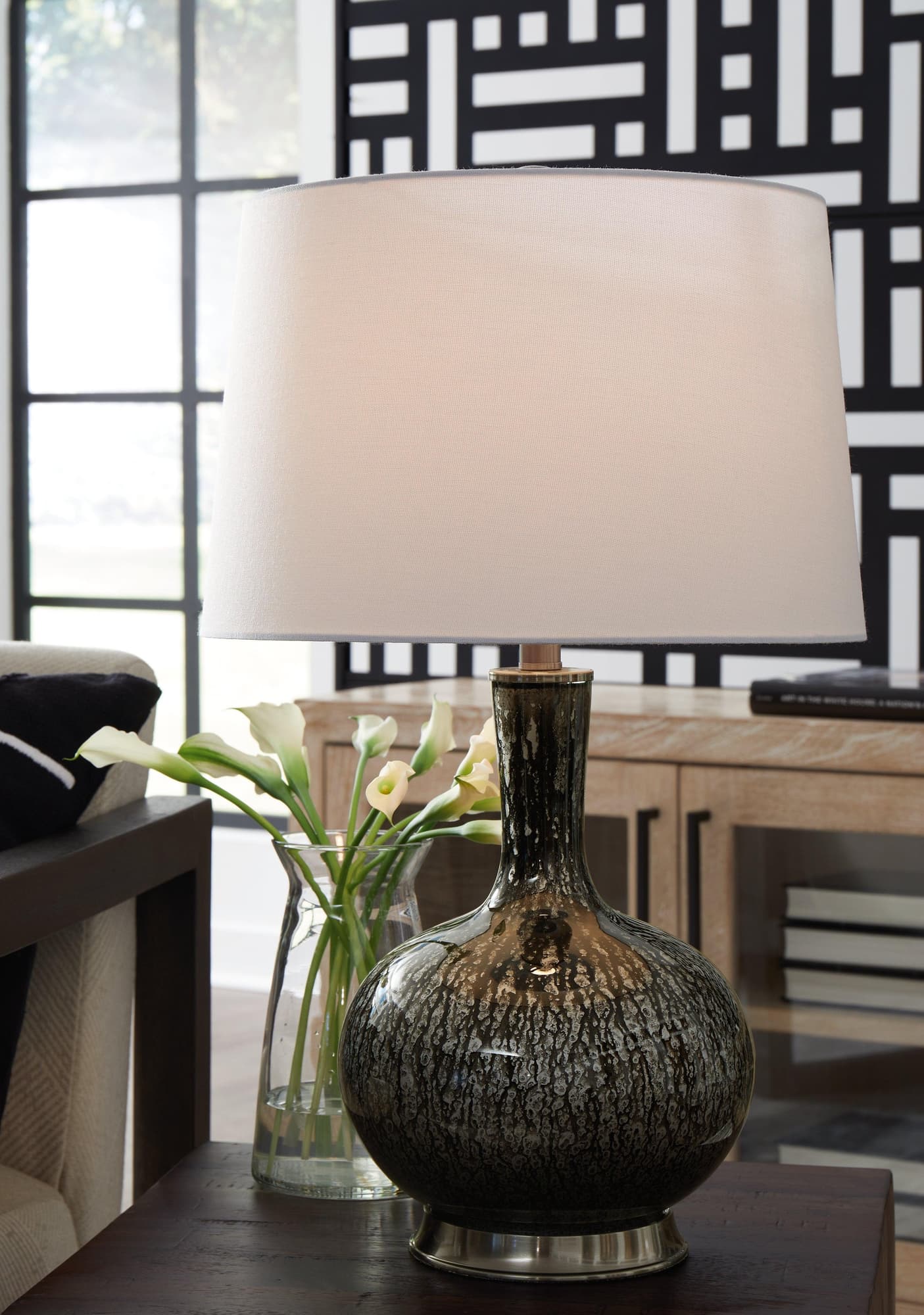 Tenslow Antique Black Table Lamp - Image 1