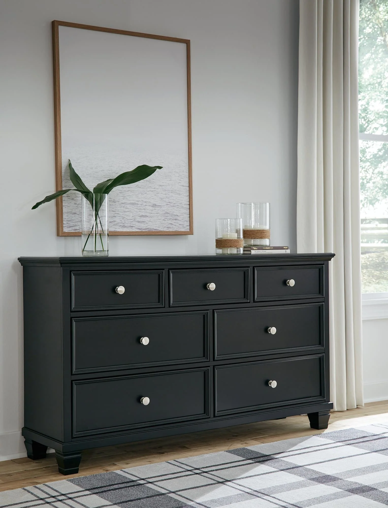 Lanolee Black Dresser - Image 1