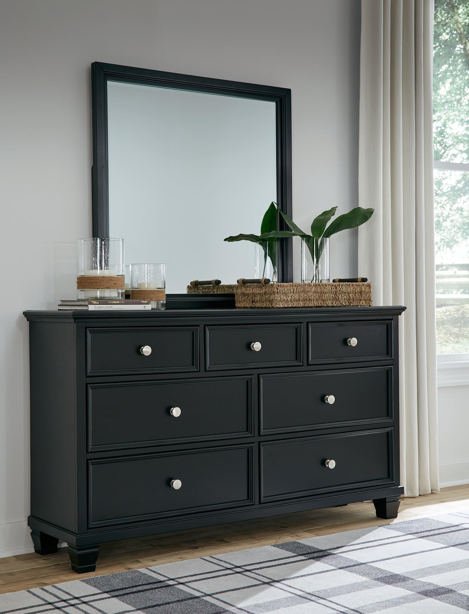 Lanolee Black Dresser And Mirror - Image 1