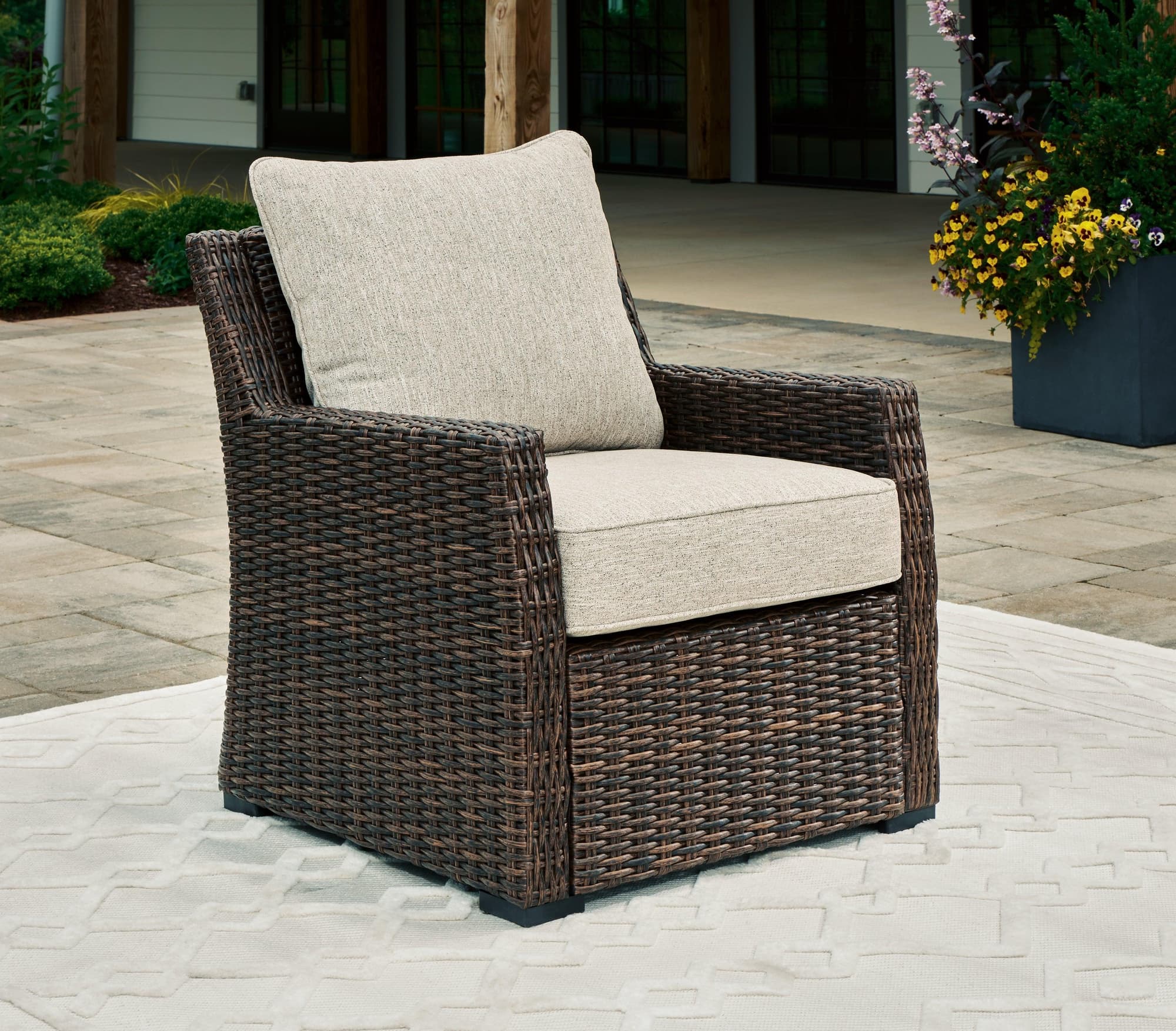Brook Ranch Brown Outdoor Lounge Chair With Cushion