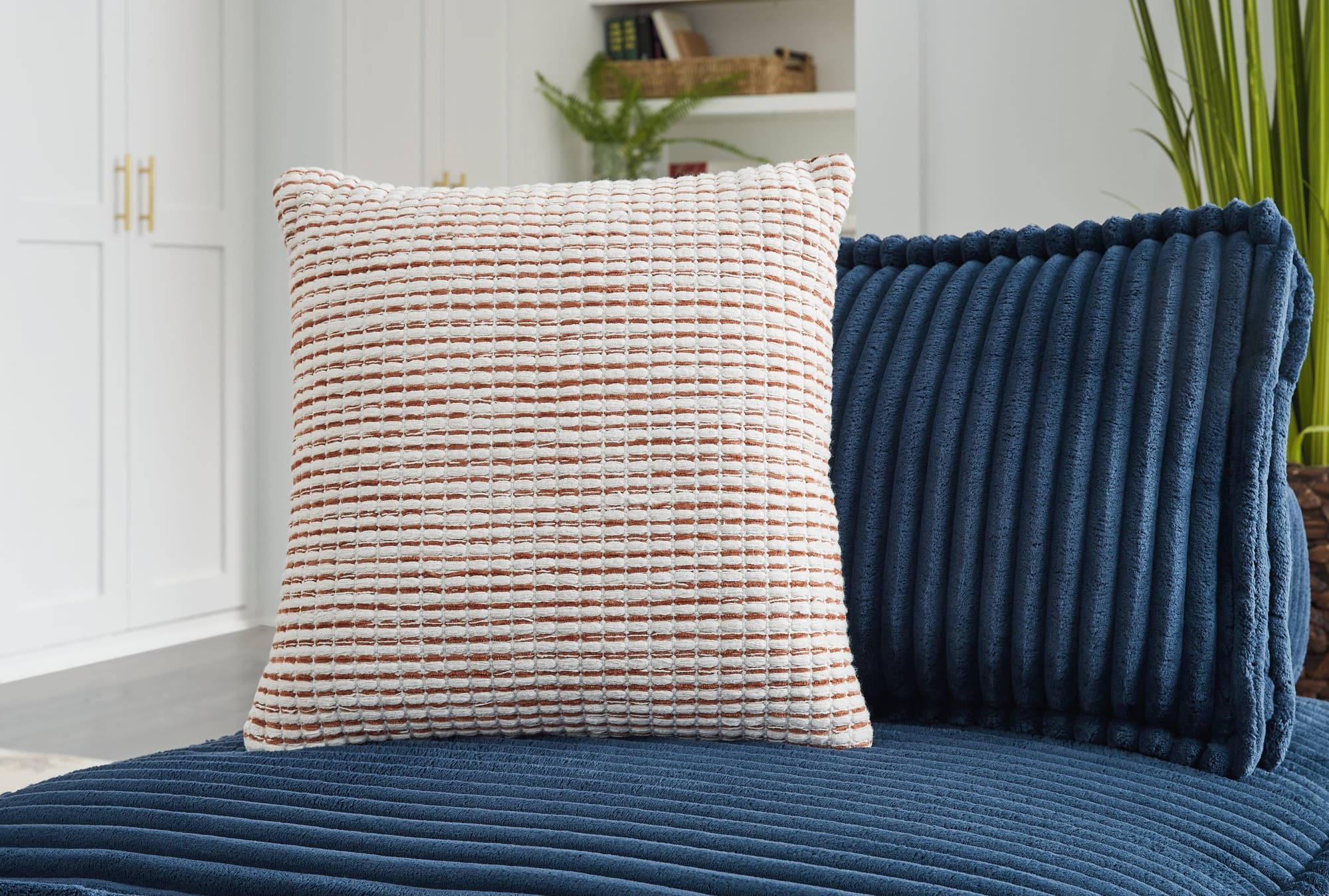 Nashlin White Rust Pillow (Set of 4) - Image 1