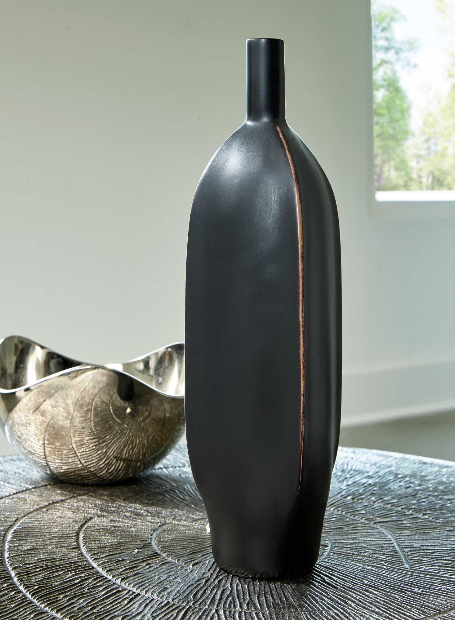 Rhaveney Black Vase (Set of 3) - Image 1