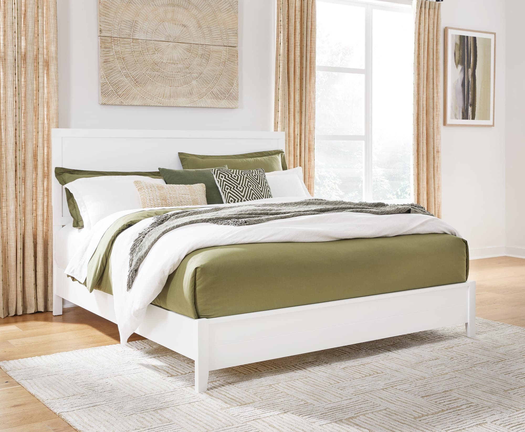 Binterglen White King Panel Bed - Image 1