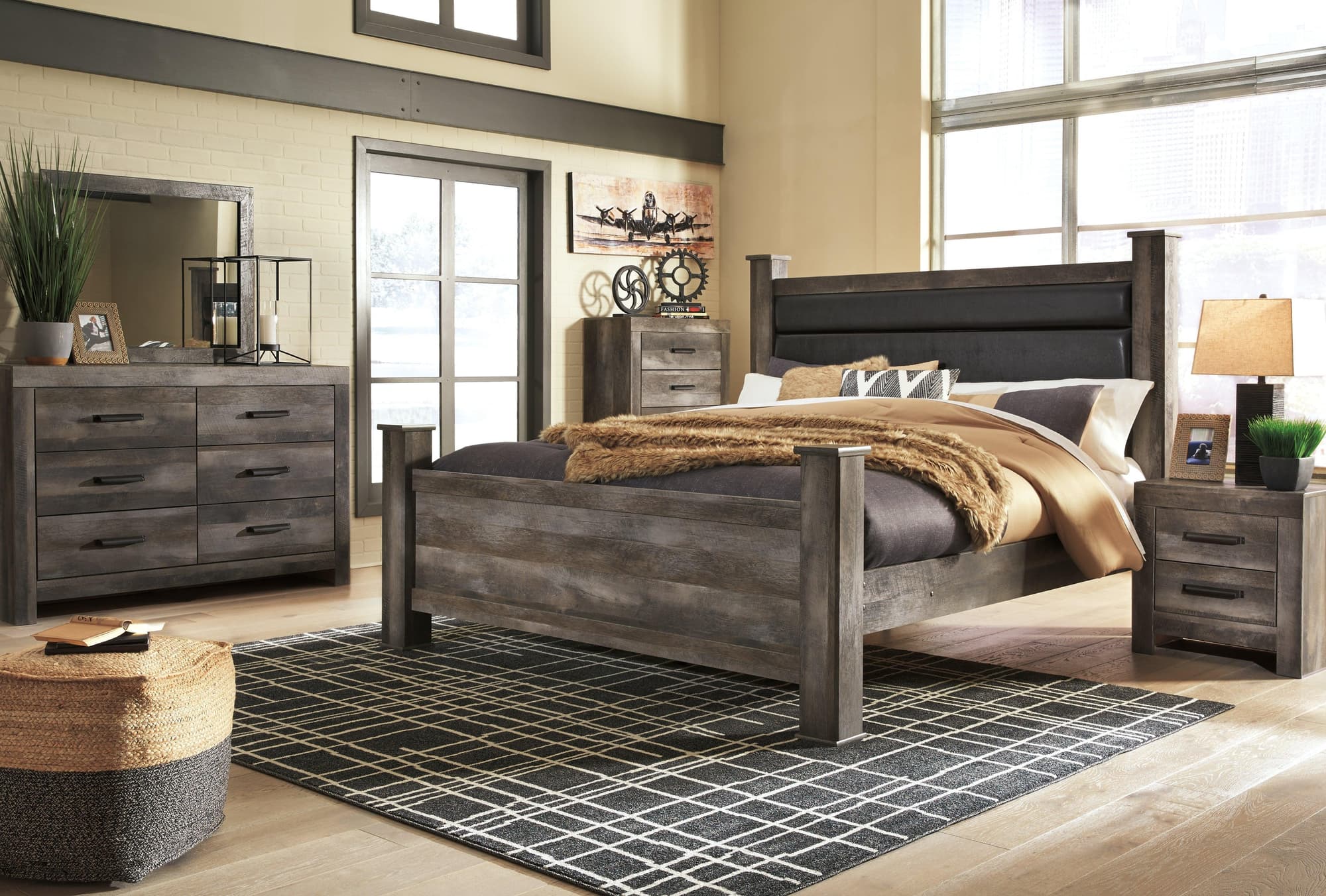 Wynnlow Gray Poster Bedroom Set - Image 1
