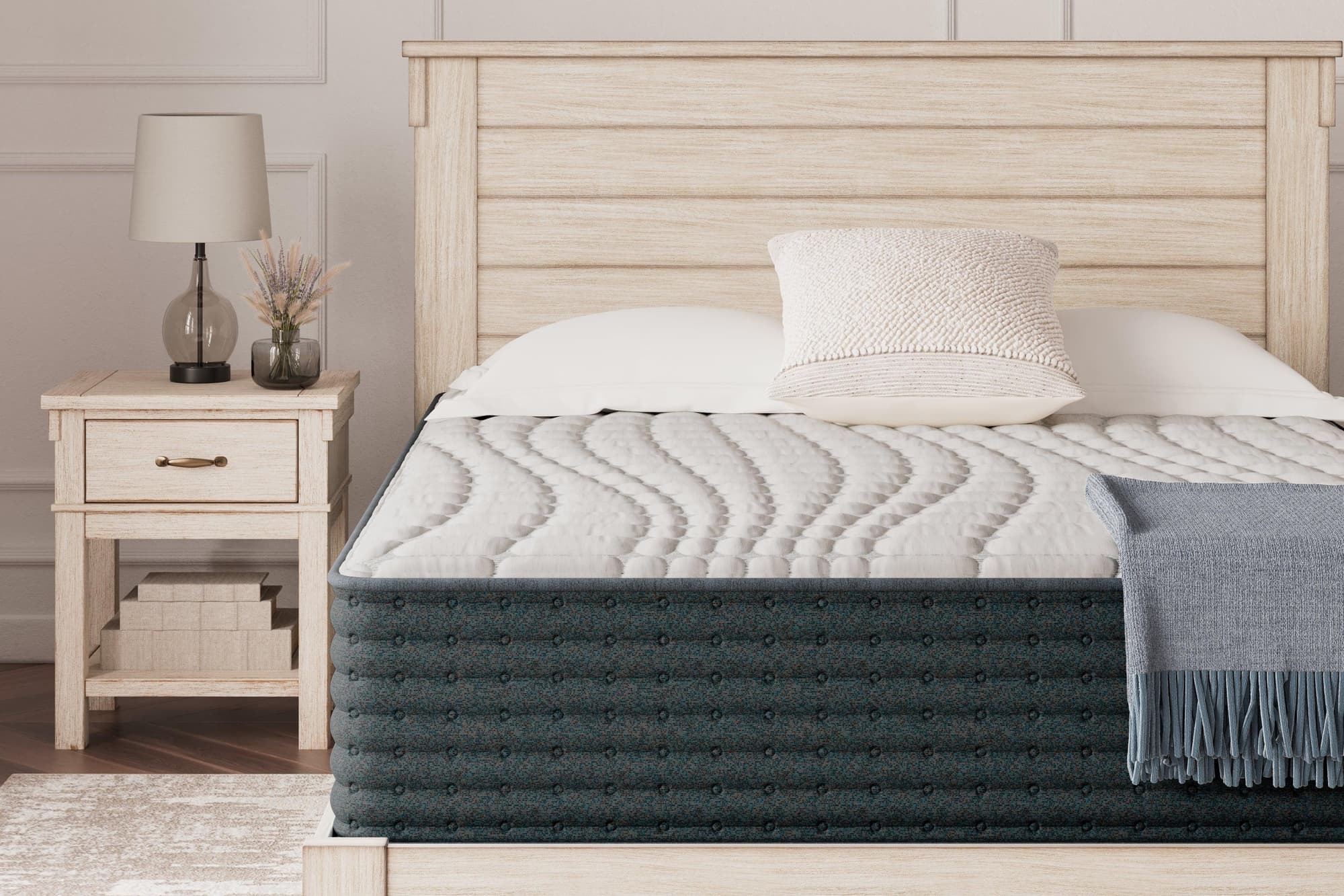 Hybrid 1300 White Queen Mattress