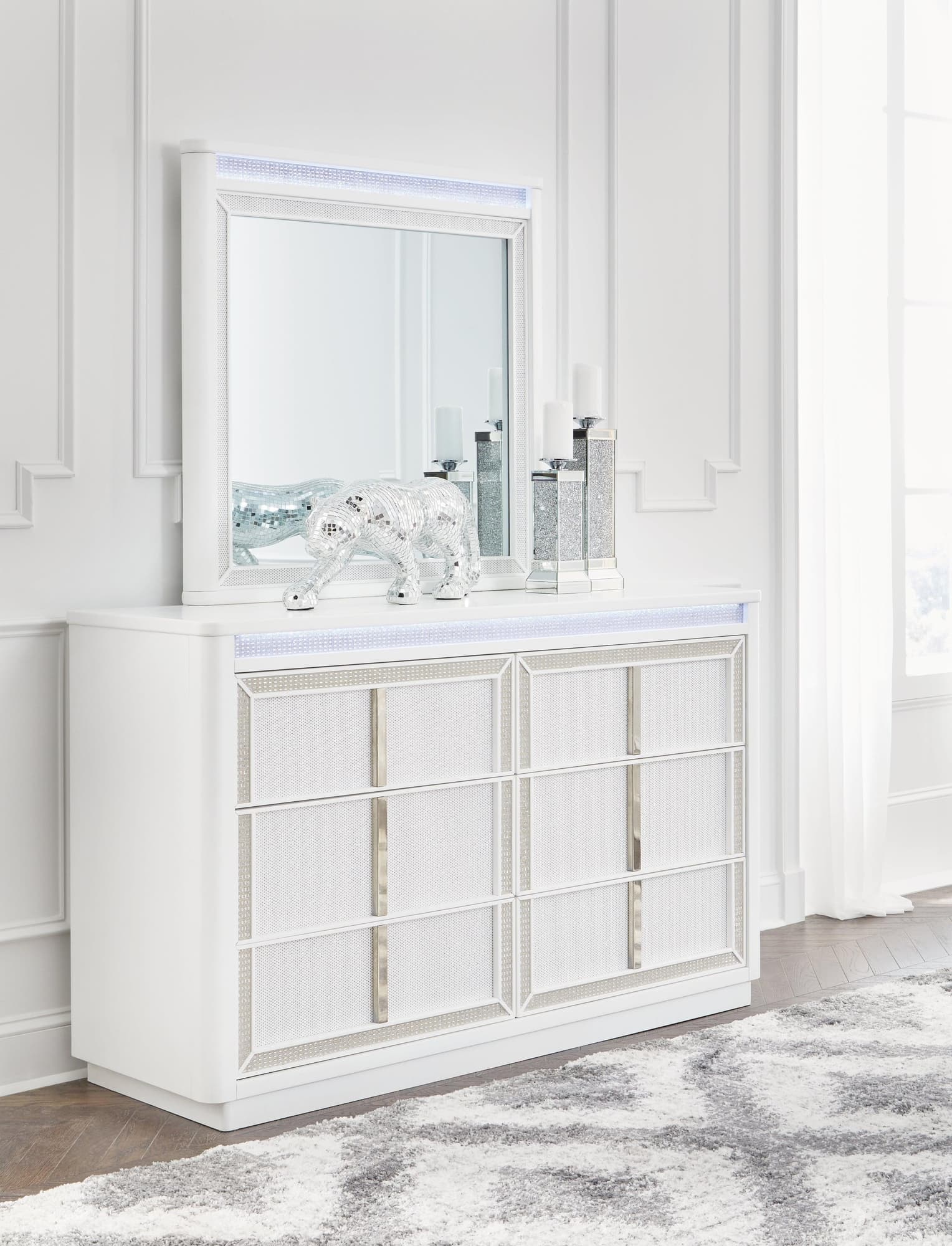 Chalanna White Dresser And Mirror - Image 1
