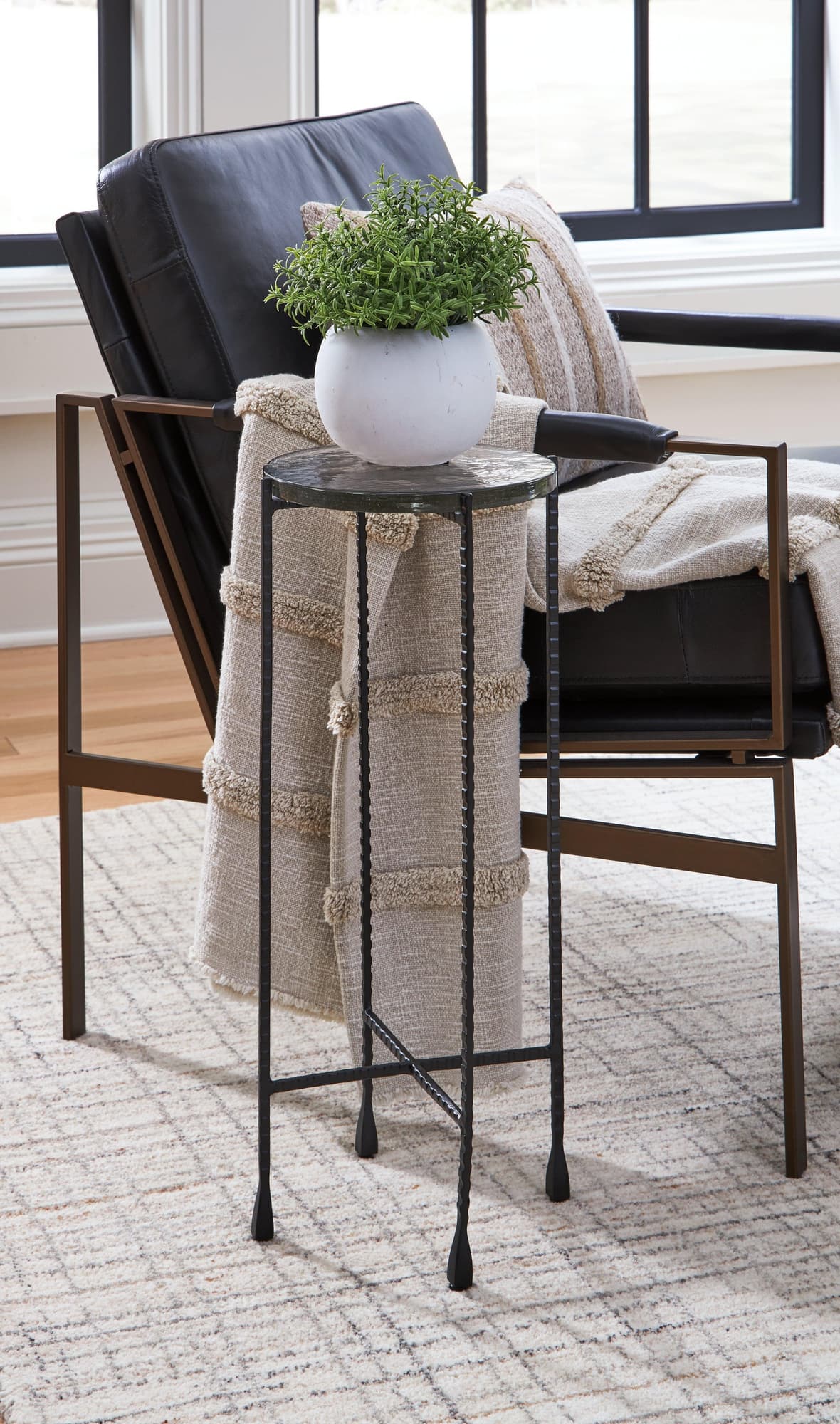 Newgoren Clear Black Accent Table - Image 1