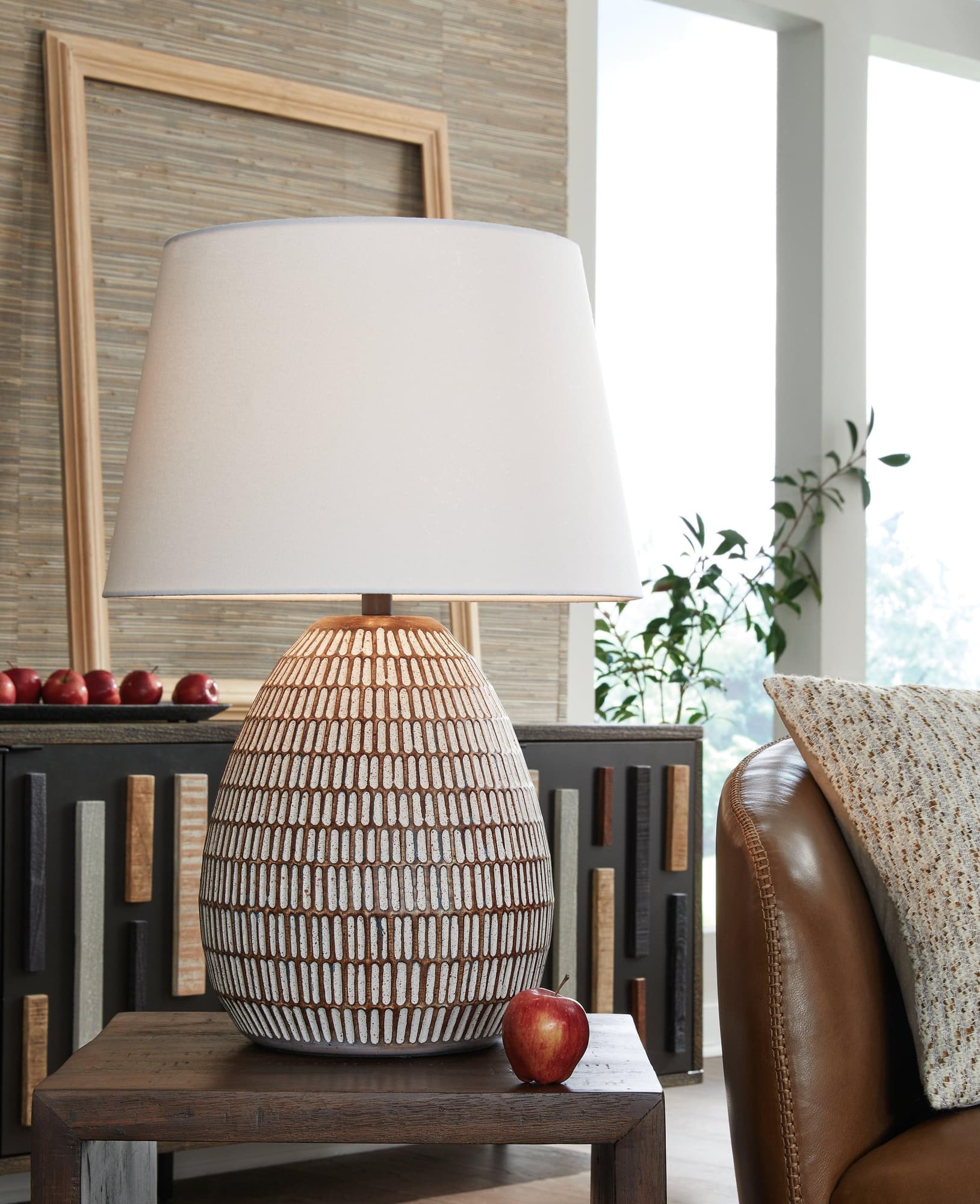 Darrich Beige White Table Lamp - Image 1