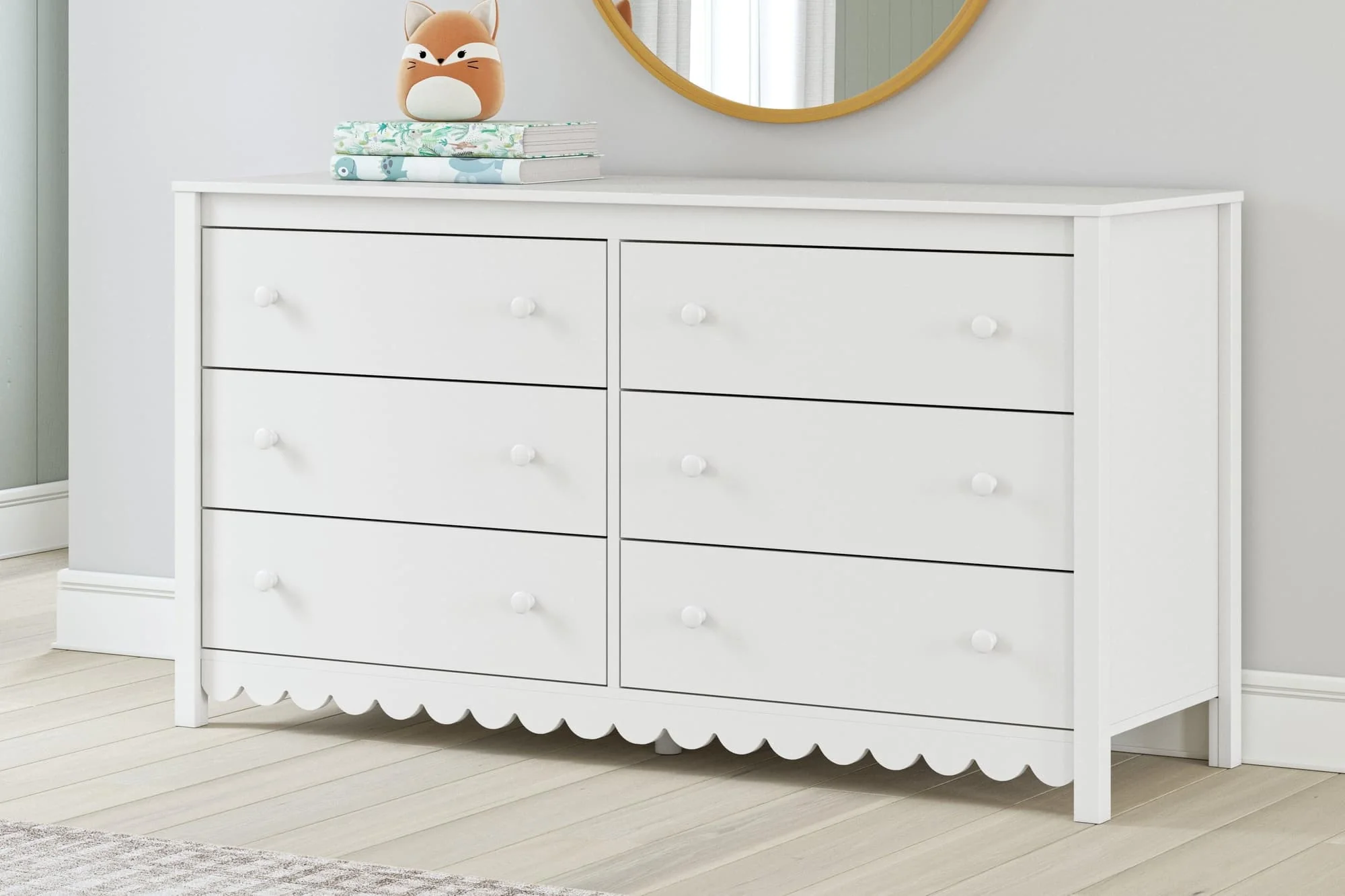 Hallityn White Dresser - Image 1