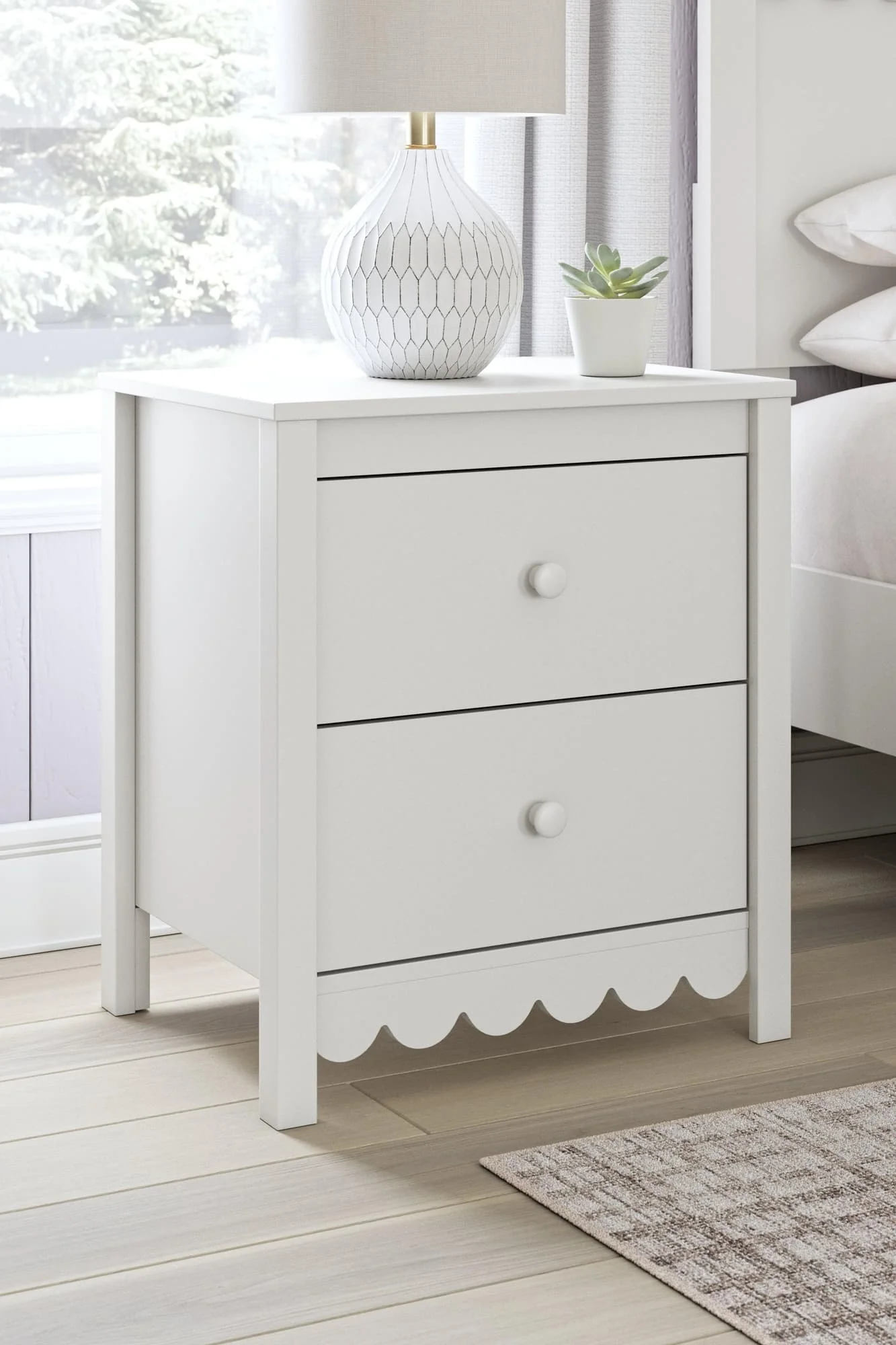 Hallityn White Nightstand - Image 1