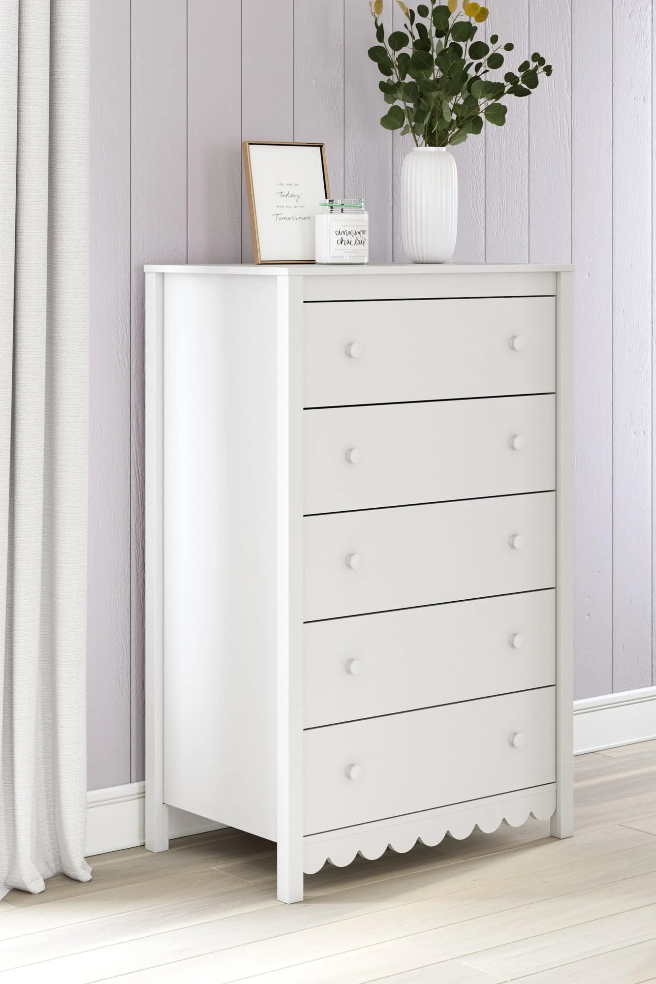 Hallityn White Chest of Drawers - Image 1