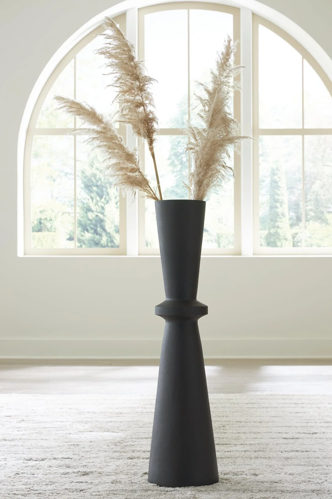 Collisten Black Vase - Image 1