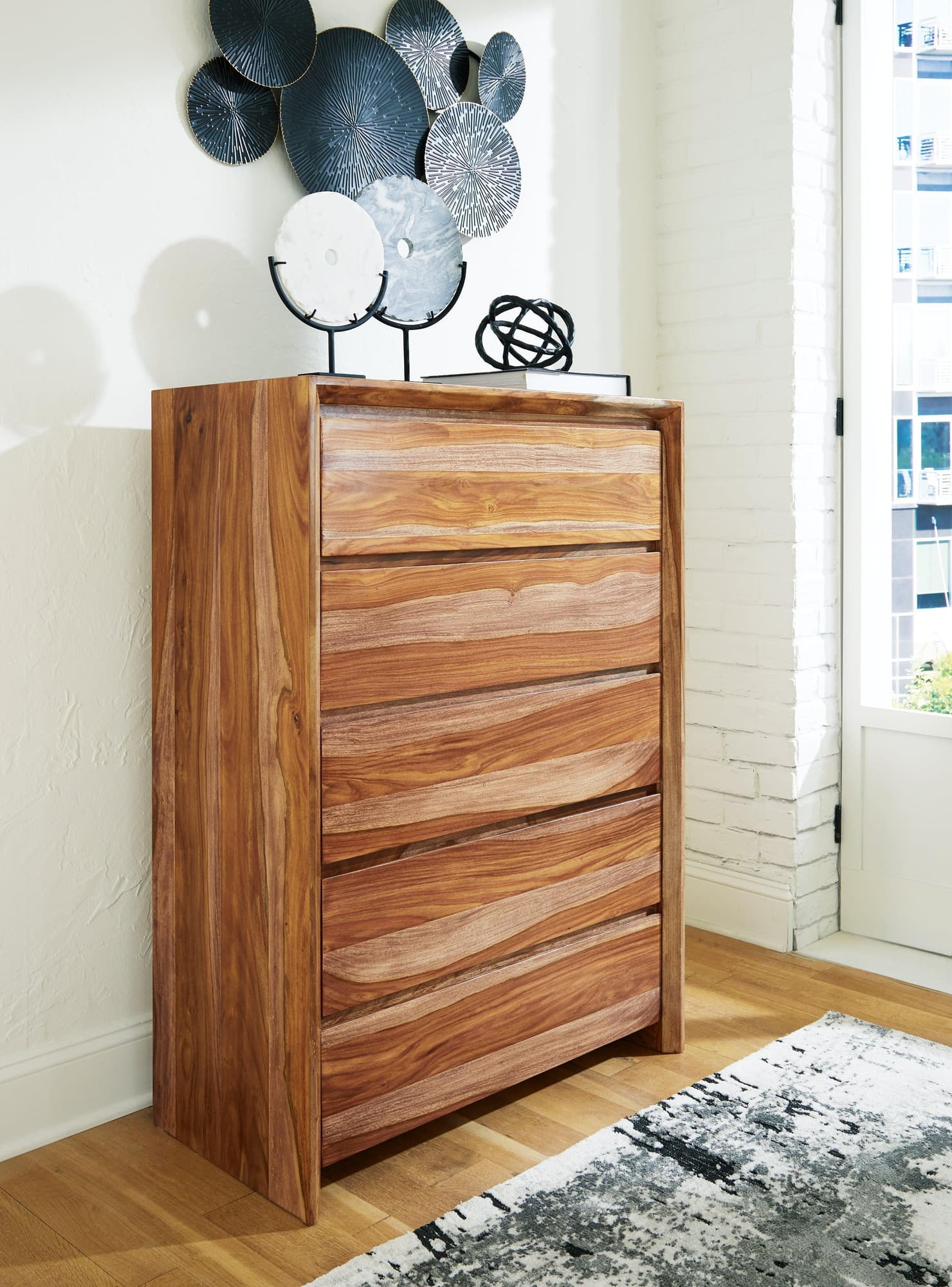 Dressonni Brown Chest of Drawers - Image 1