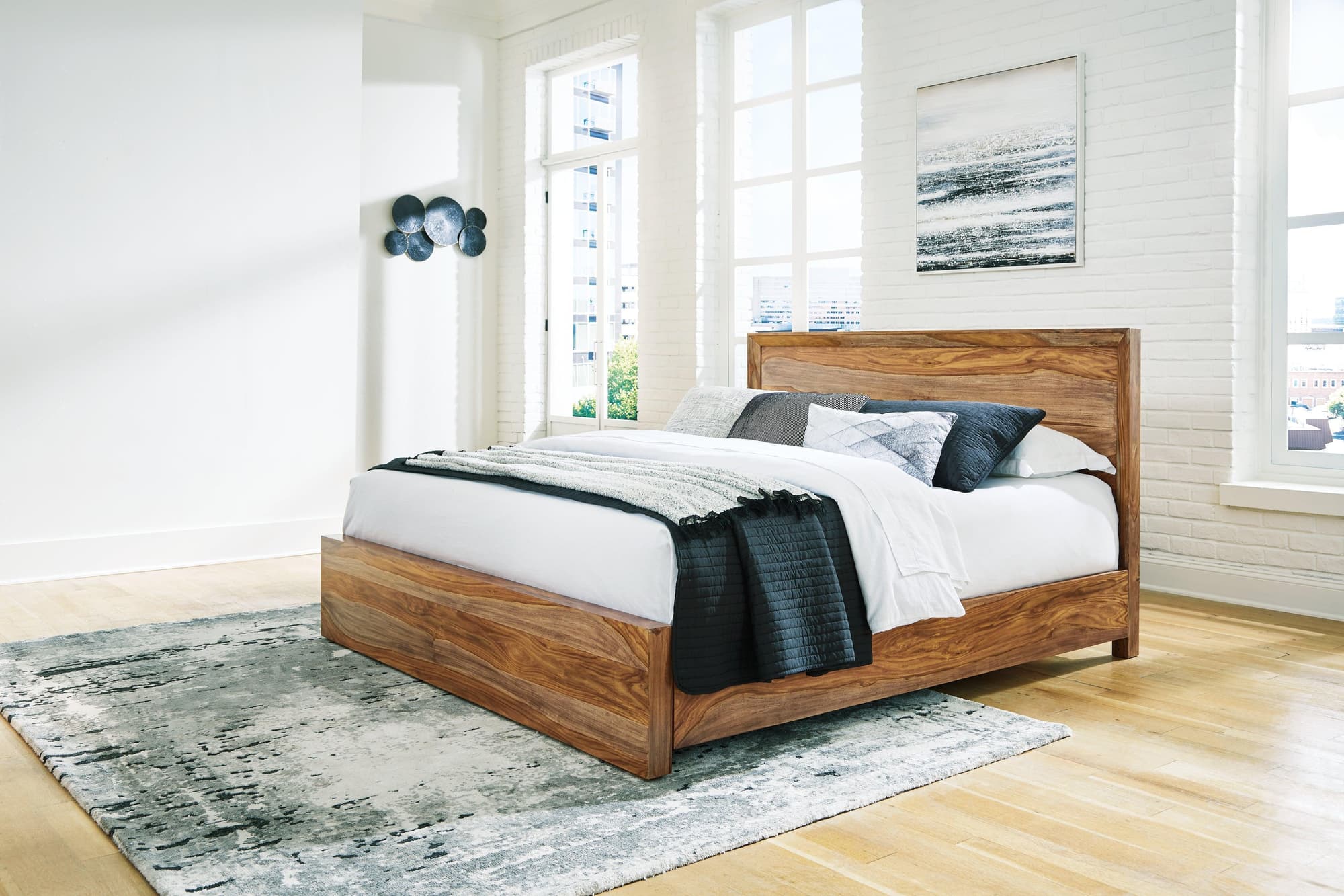 Dressonni Brown Queen Panel Bed - Image 1