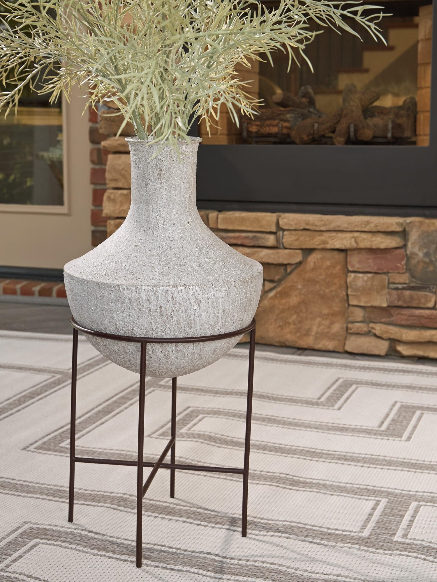 Estonbank Distressed Cream Vase - Image 1