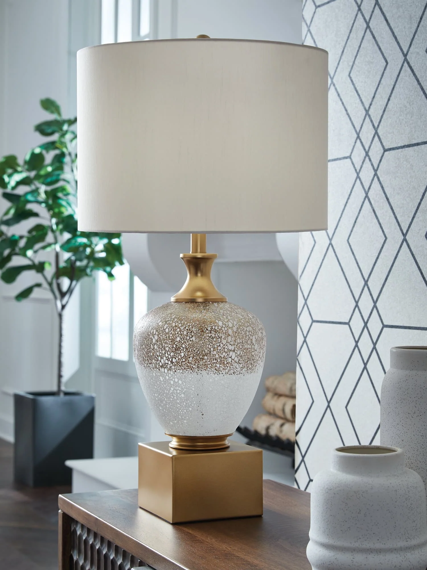 Tavisburg Brown/White/Gold Table Lamp - Image 1