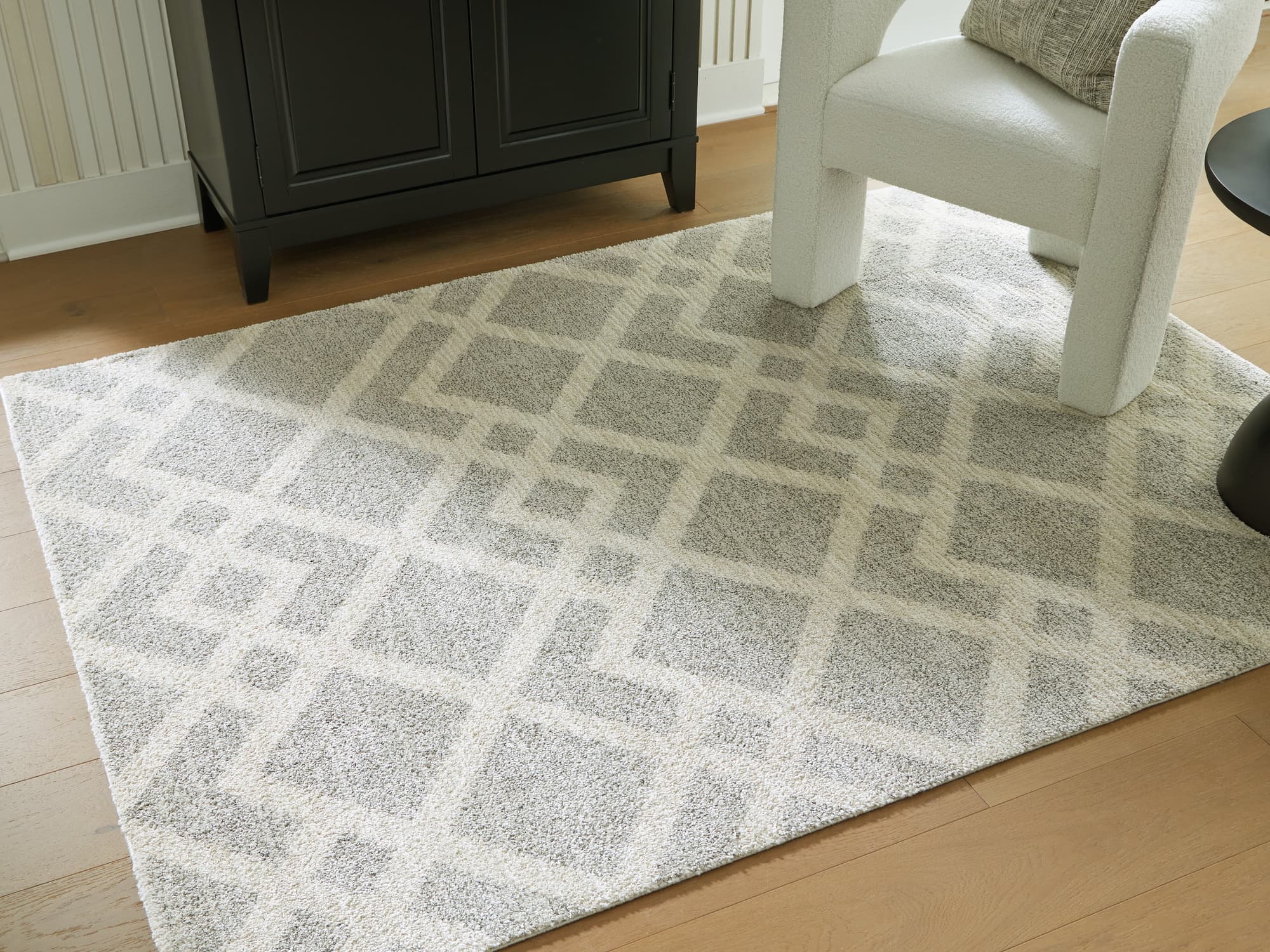Unawick Gray/Ivory Medium Rug - Image 1
