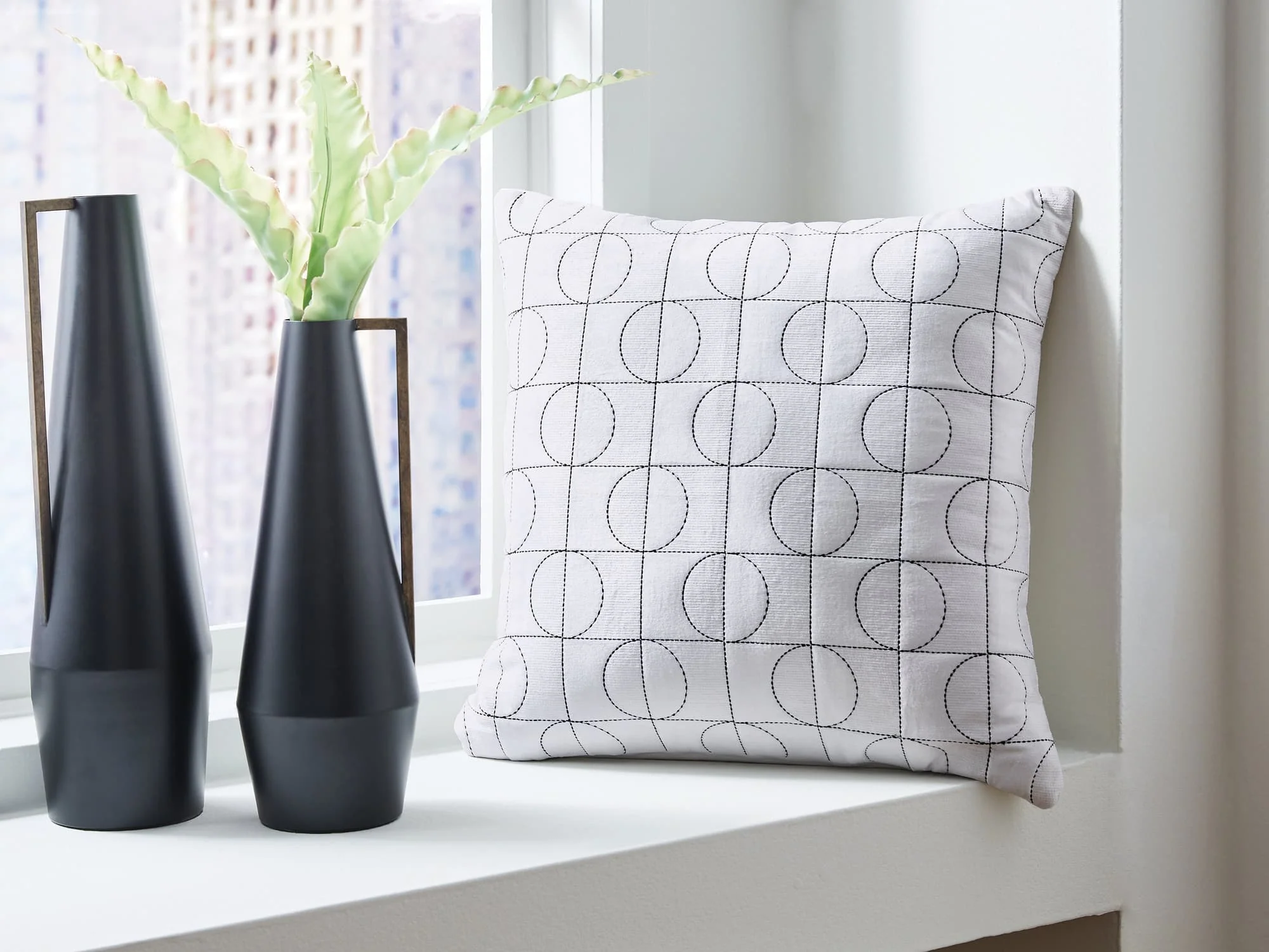 Kydner White/Black Pillow (Set of 4)