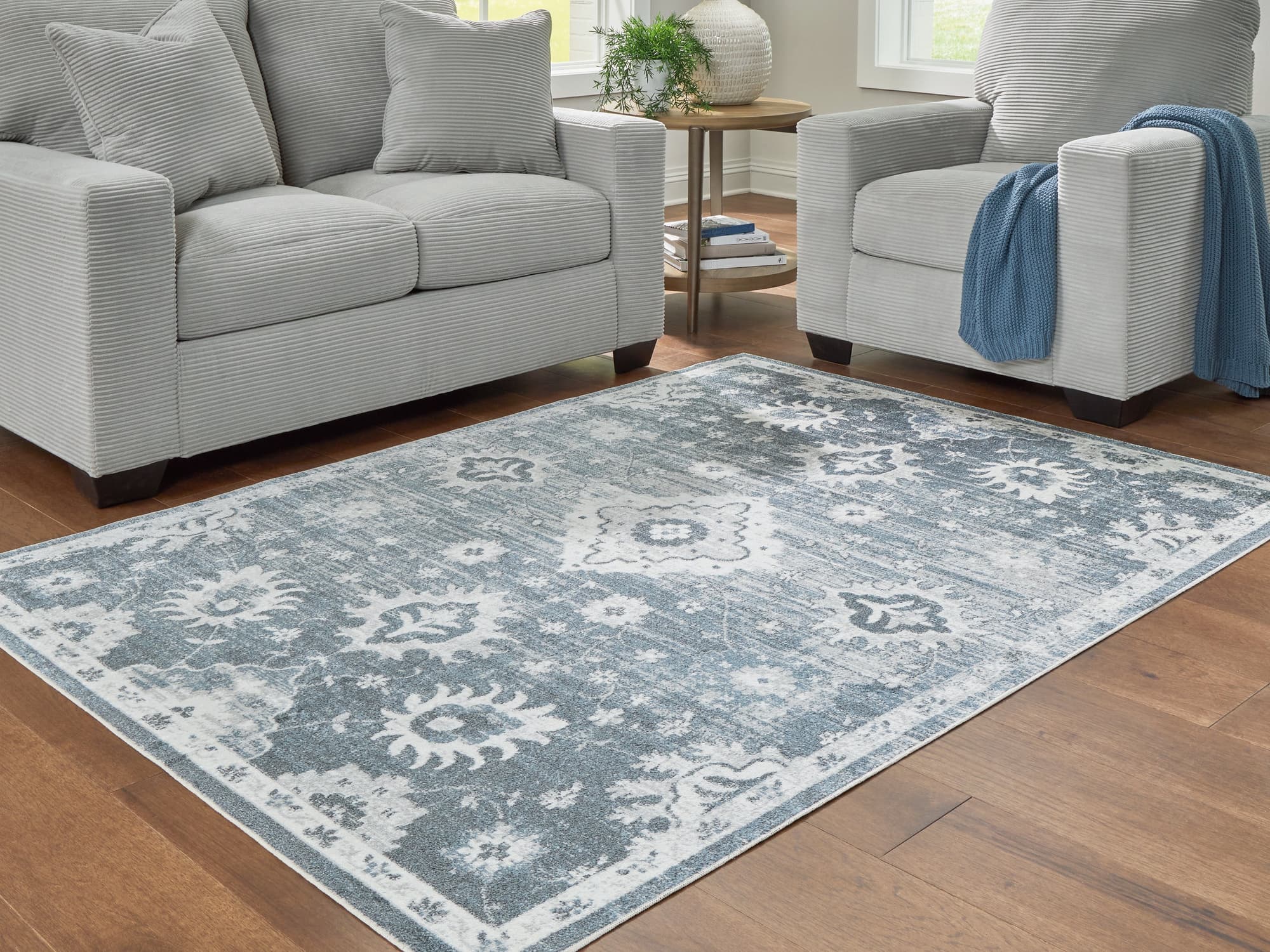 Avanworths Blue/Gray/Ivory Washable 5’3″ x 7′ Area Rug