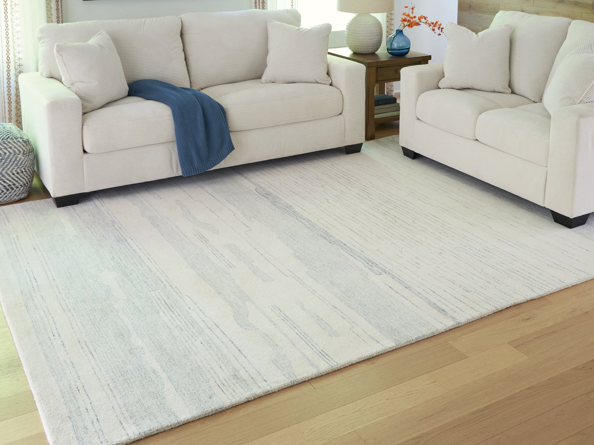 Genemost Ivory/Blue 7'8" x 10' Area Rug - Image 1