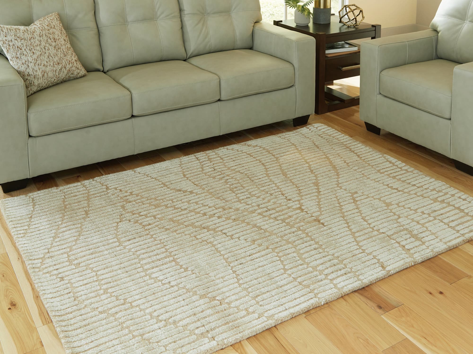 Jaseena Beige/Tan 5′ x 7′ Area Rug