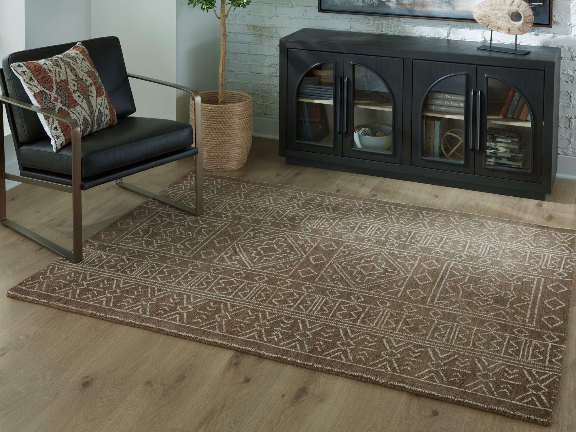 Merrittman Brown/Ivory 5′ x 7′ Area Rug